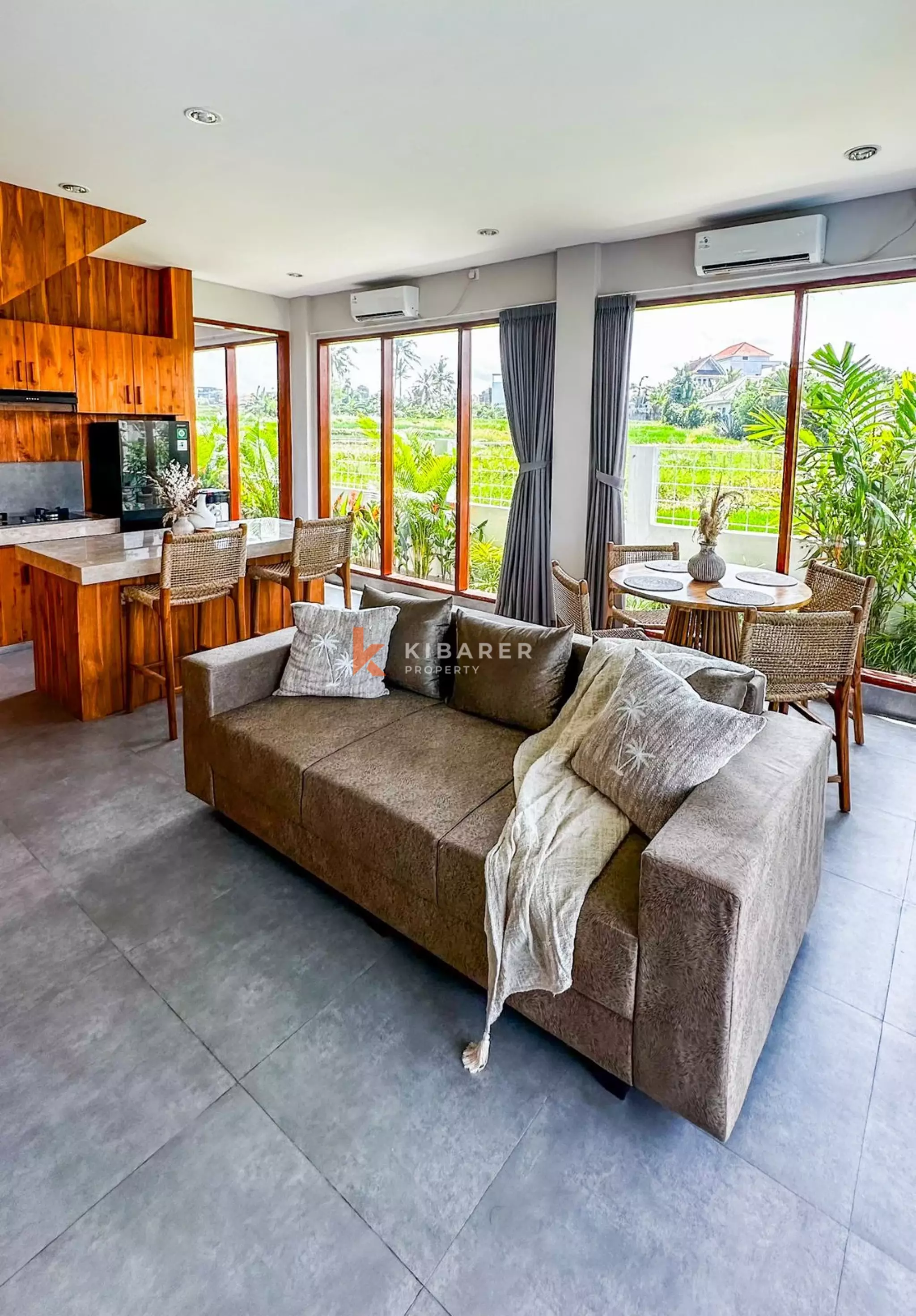 Charming Three-Bedroom Villa in Beachside Seseh