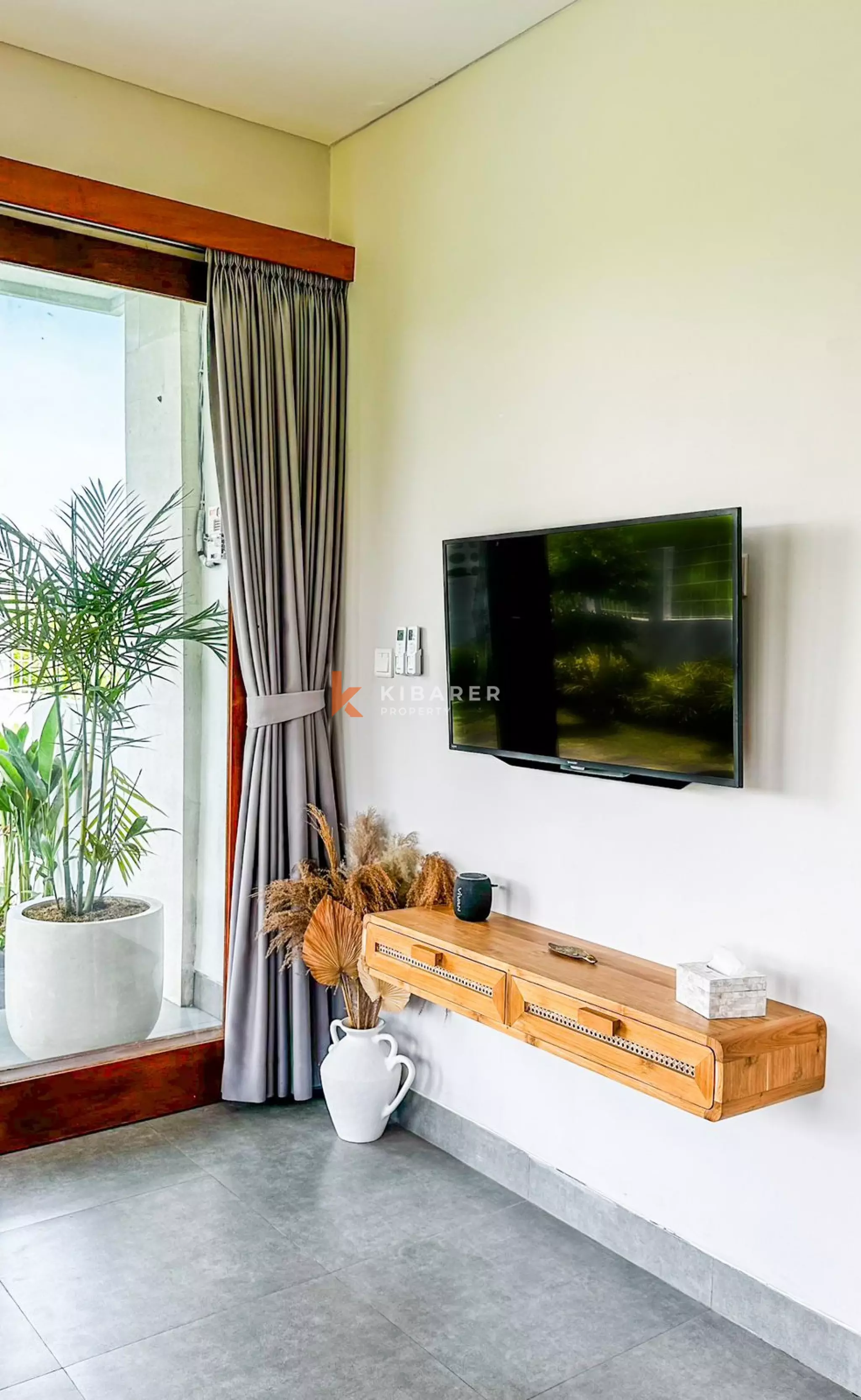 Charming Three-Bedroom Villa in Beachside Seseh