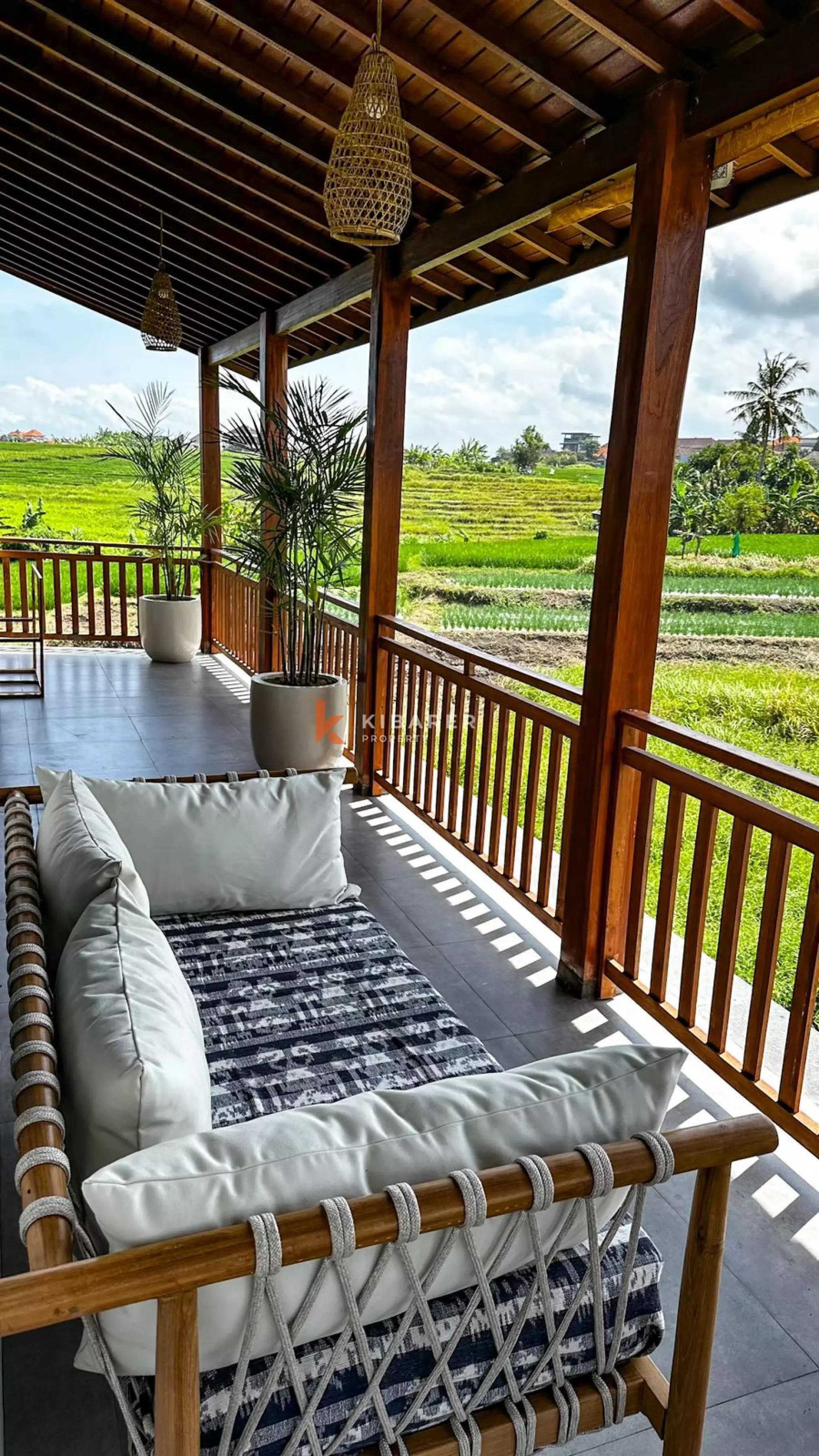 Charming Three-Bedroom Villa in Beachside Seseh