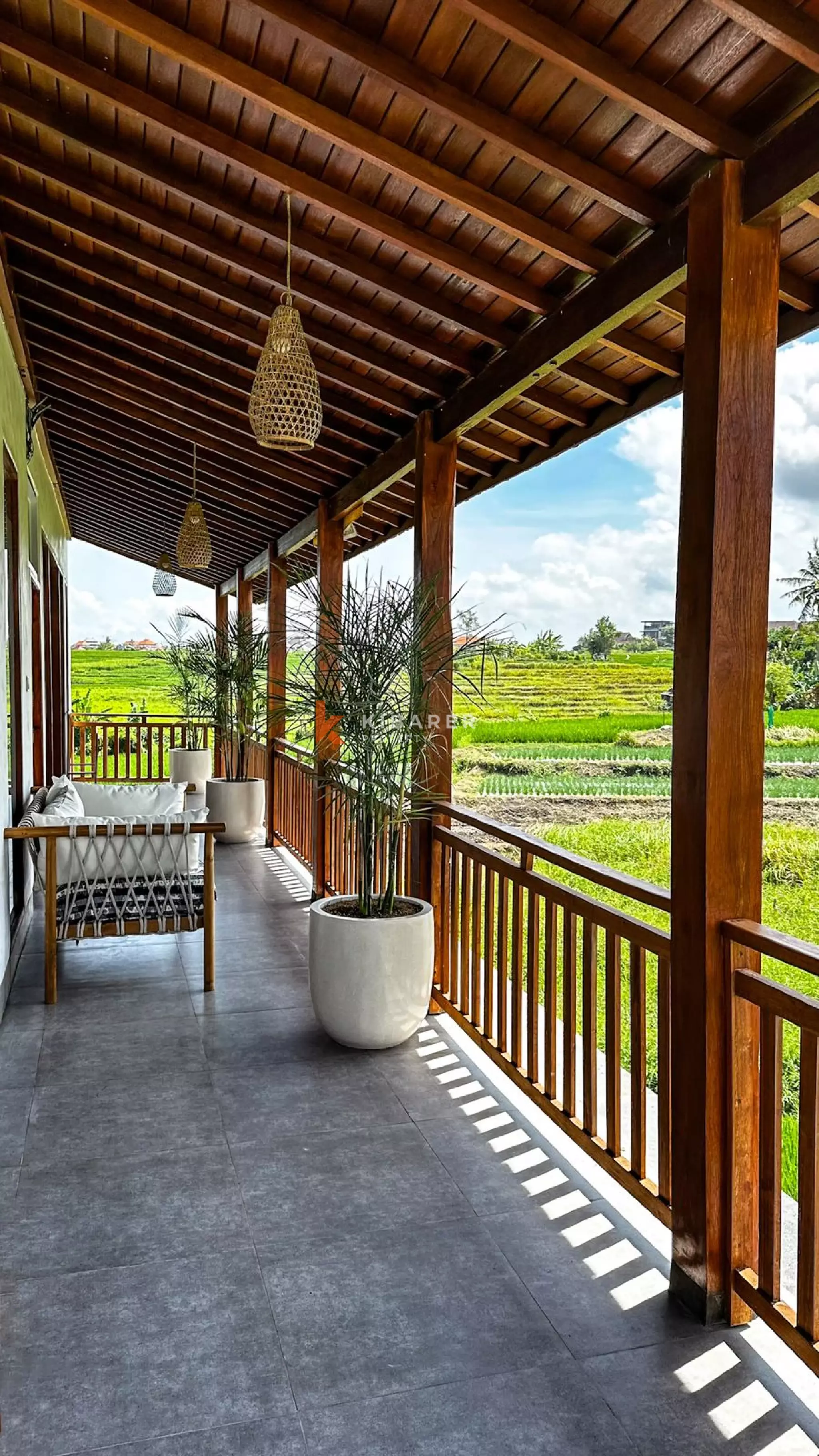 Charming Three-Bedroom Villa in Beachside Seseh