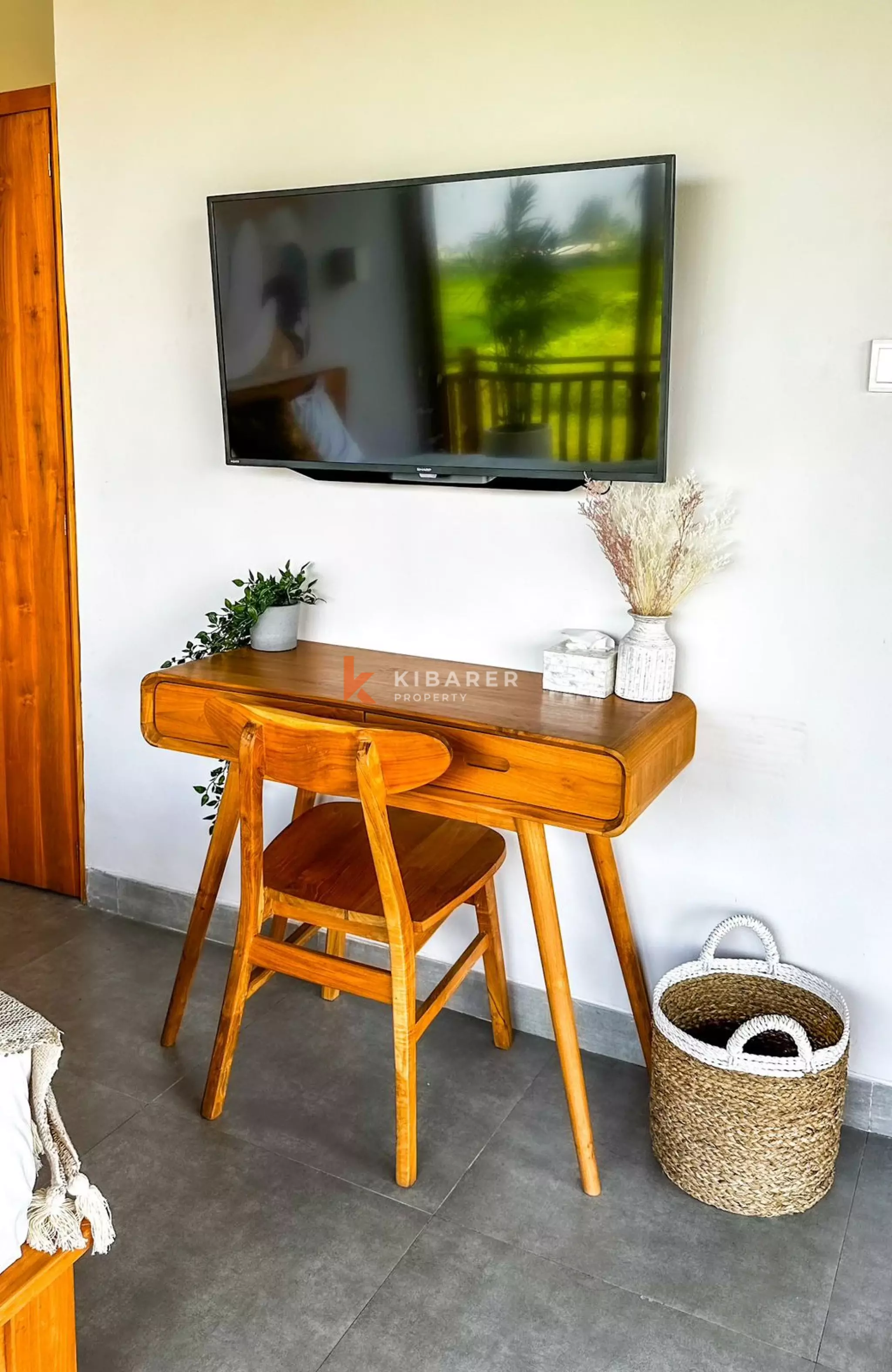 Charming Three-Bedroom Villa in Beachside Seseh