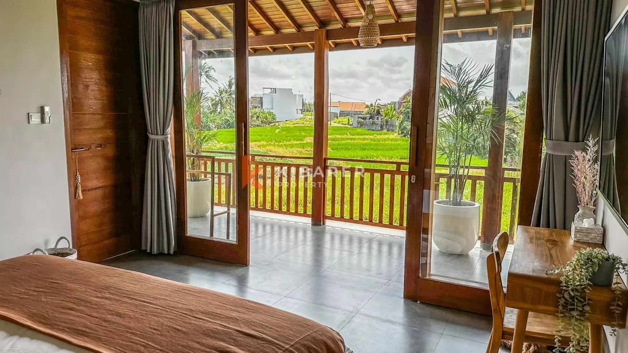 Charming Three-Bedroom Villa in Beachside Seseh