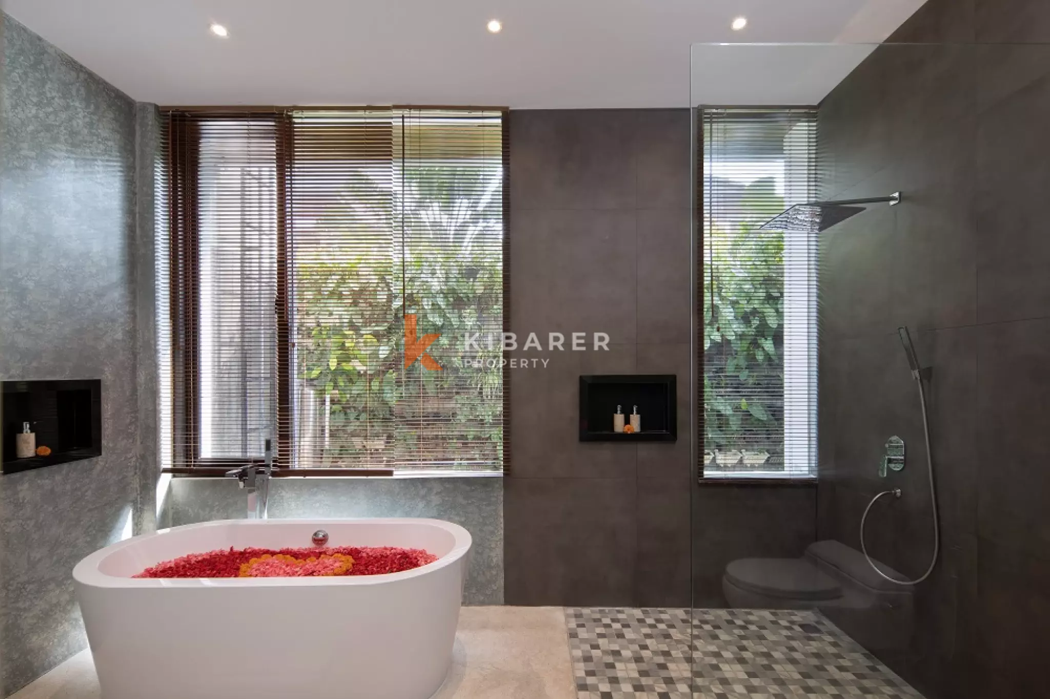 Vila Kayu Empat Kamar Tidur di Berawa