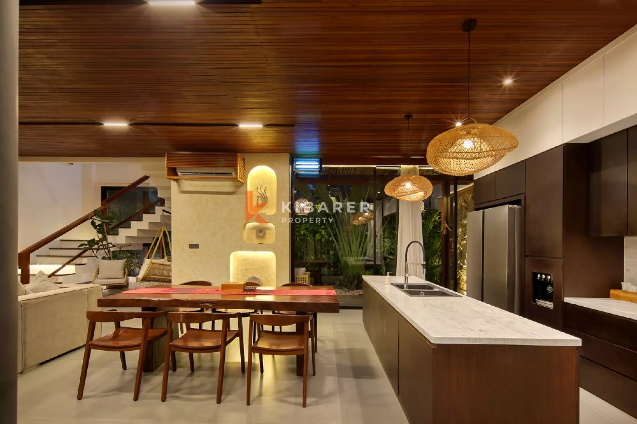 Vila Kayu Empat Kamar Tidur di Berawa