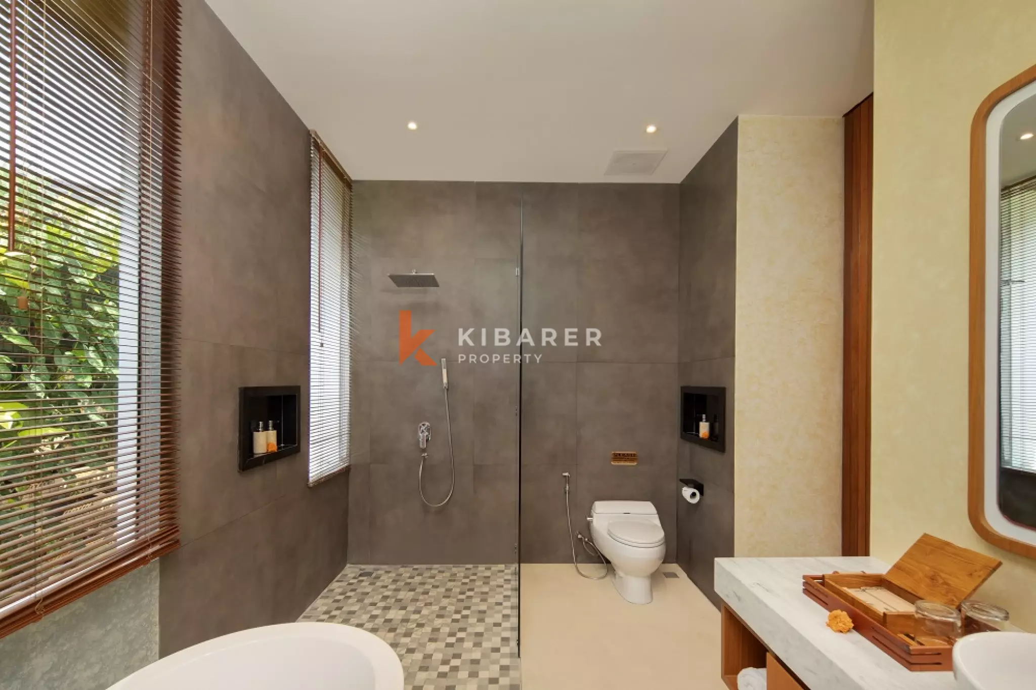 Vila Kayu Empat Kamar Tidur di Berawa