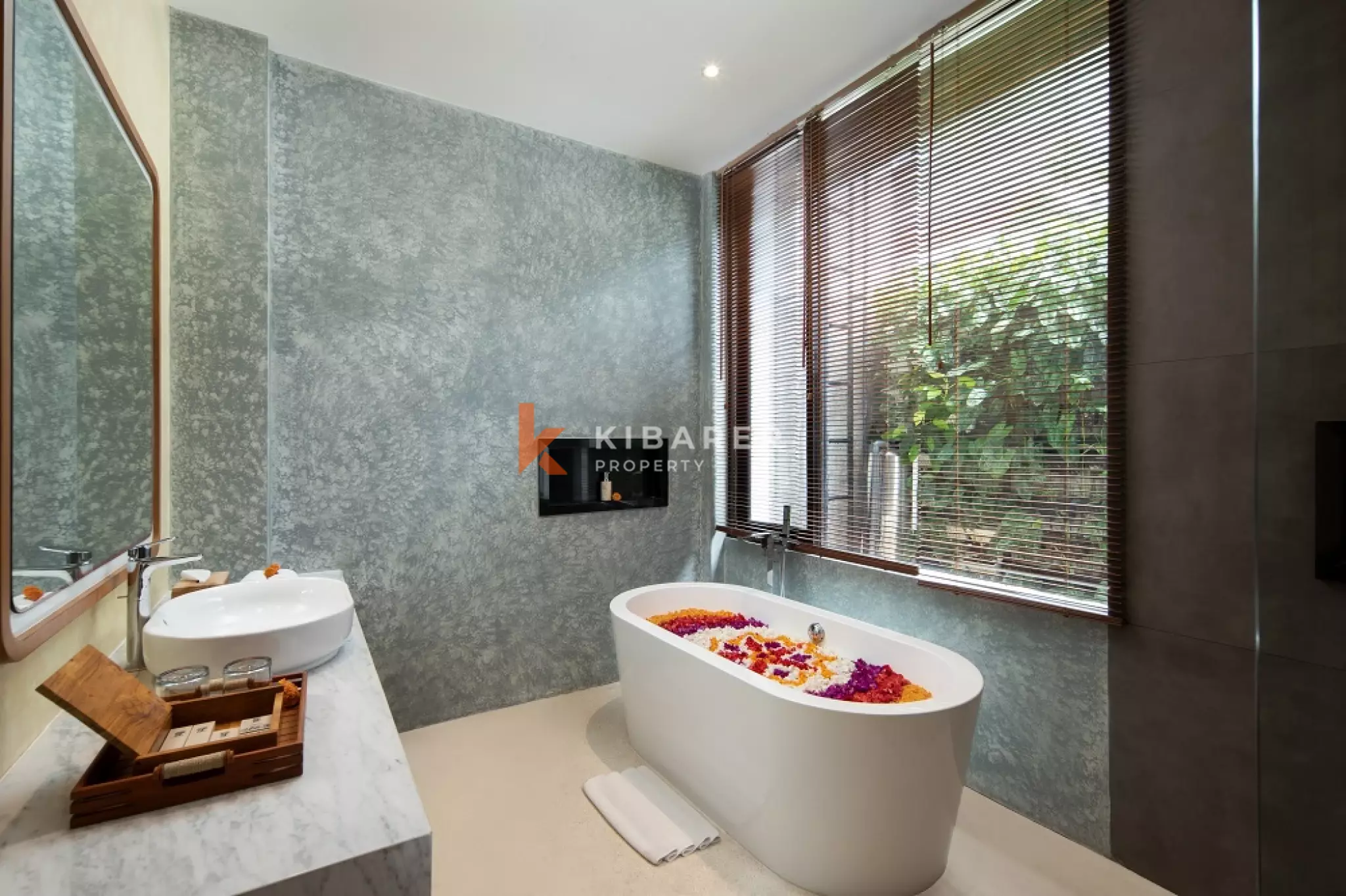 Vila Kayu Empat Kamar Tidur di Berawa