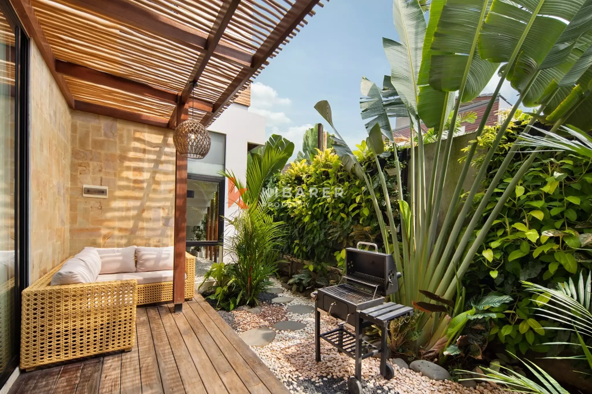 Vila Kayu Empat Kamar Tidur di Berawa