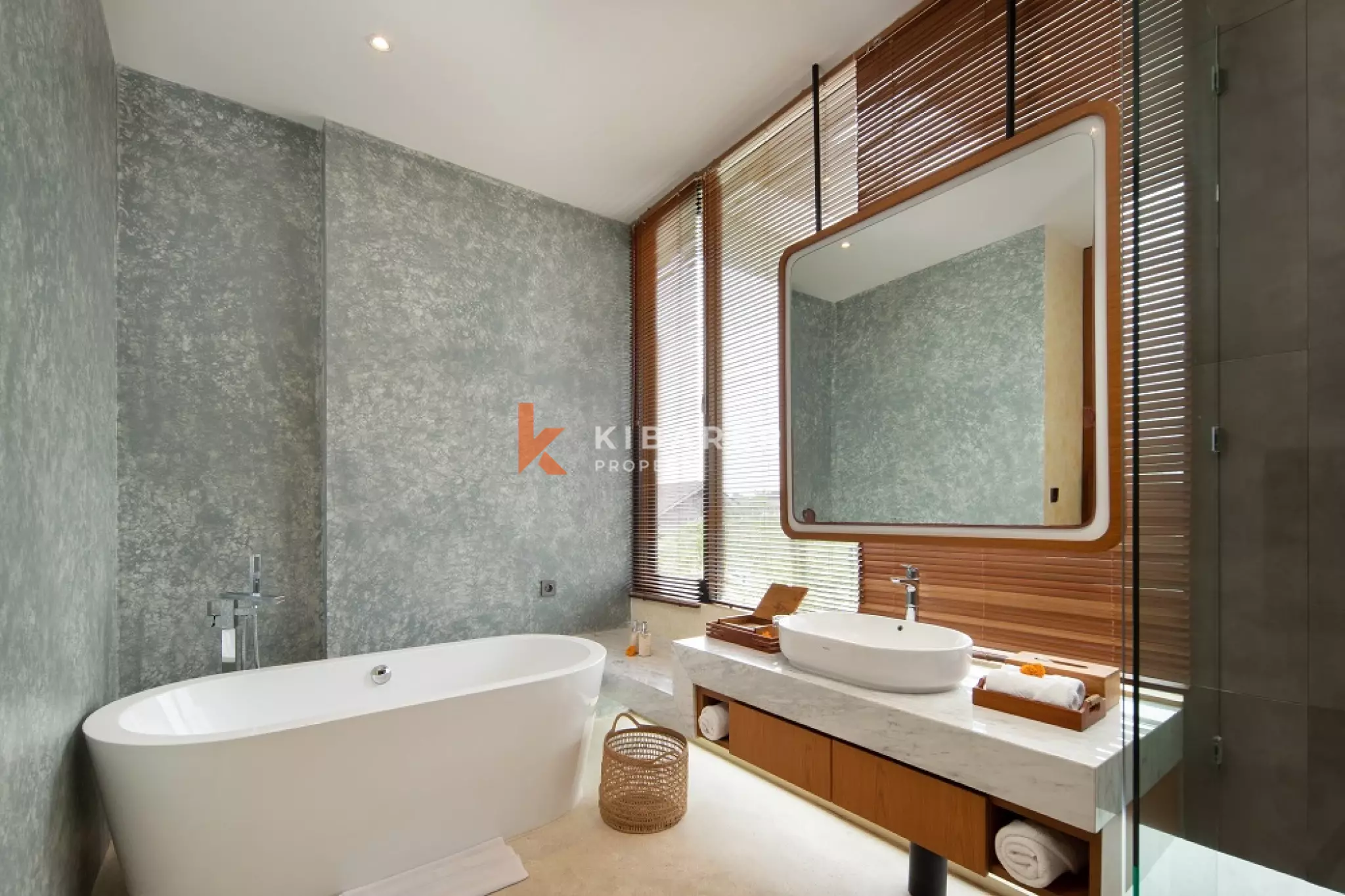 Vila Kayu Empat Kamar Tidur di Berawa