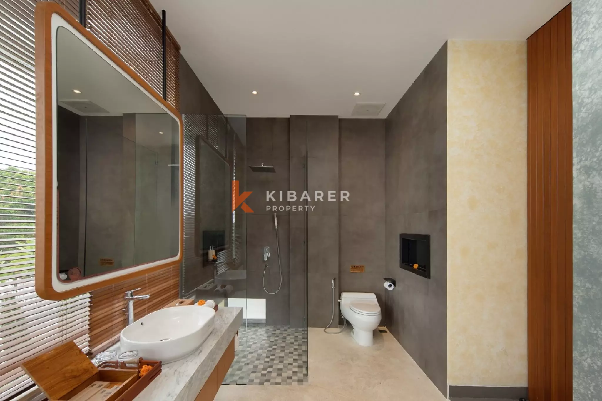 Vila Kayu Empat Kamar Tidur di Berawa