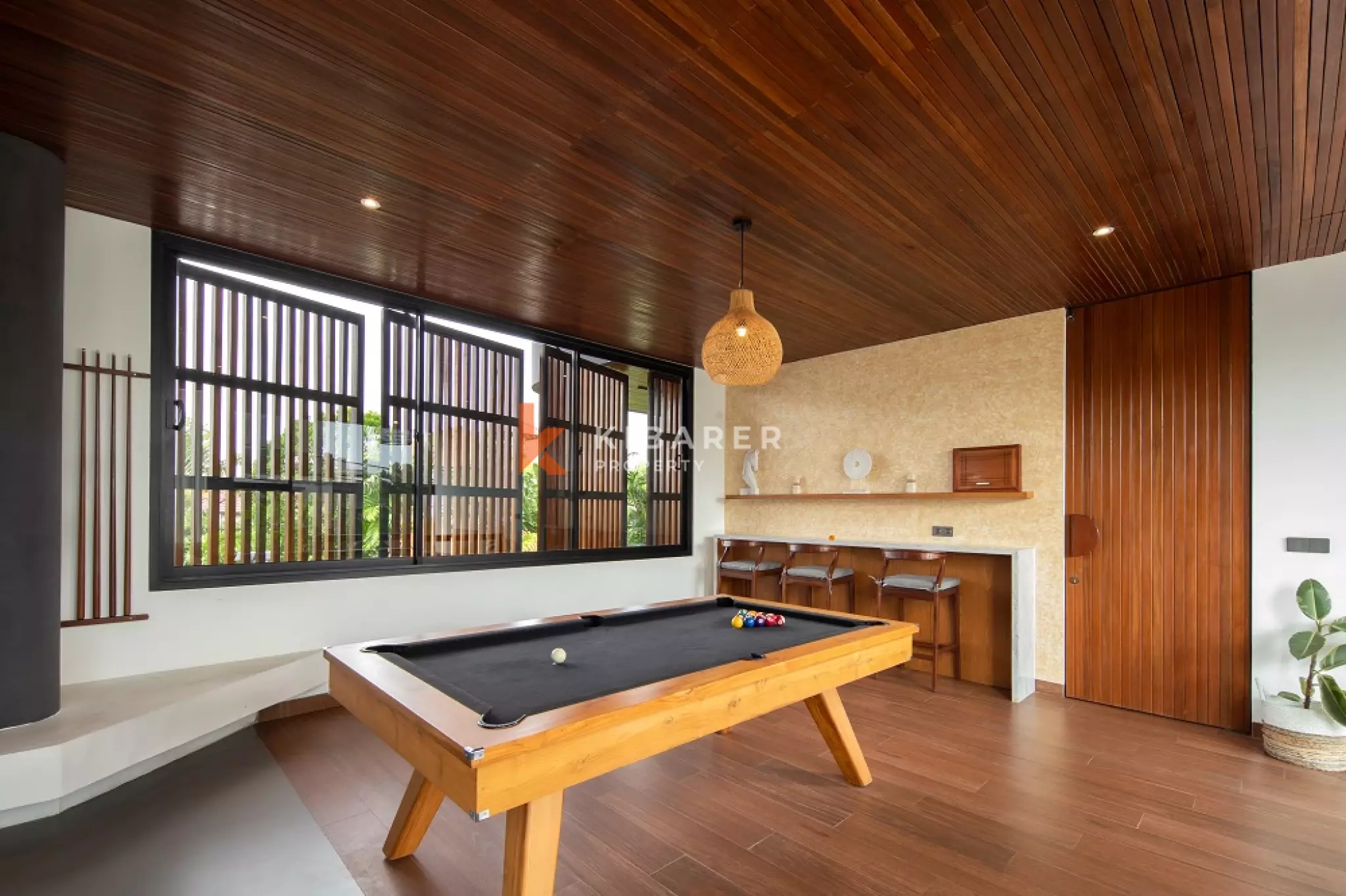 Vila Kayu Empat Kamar Tidur di Berawa