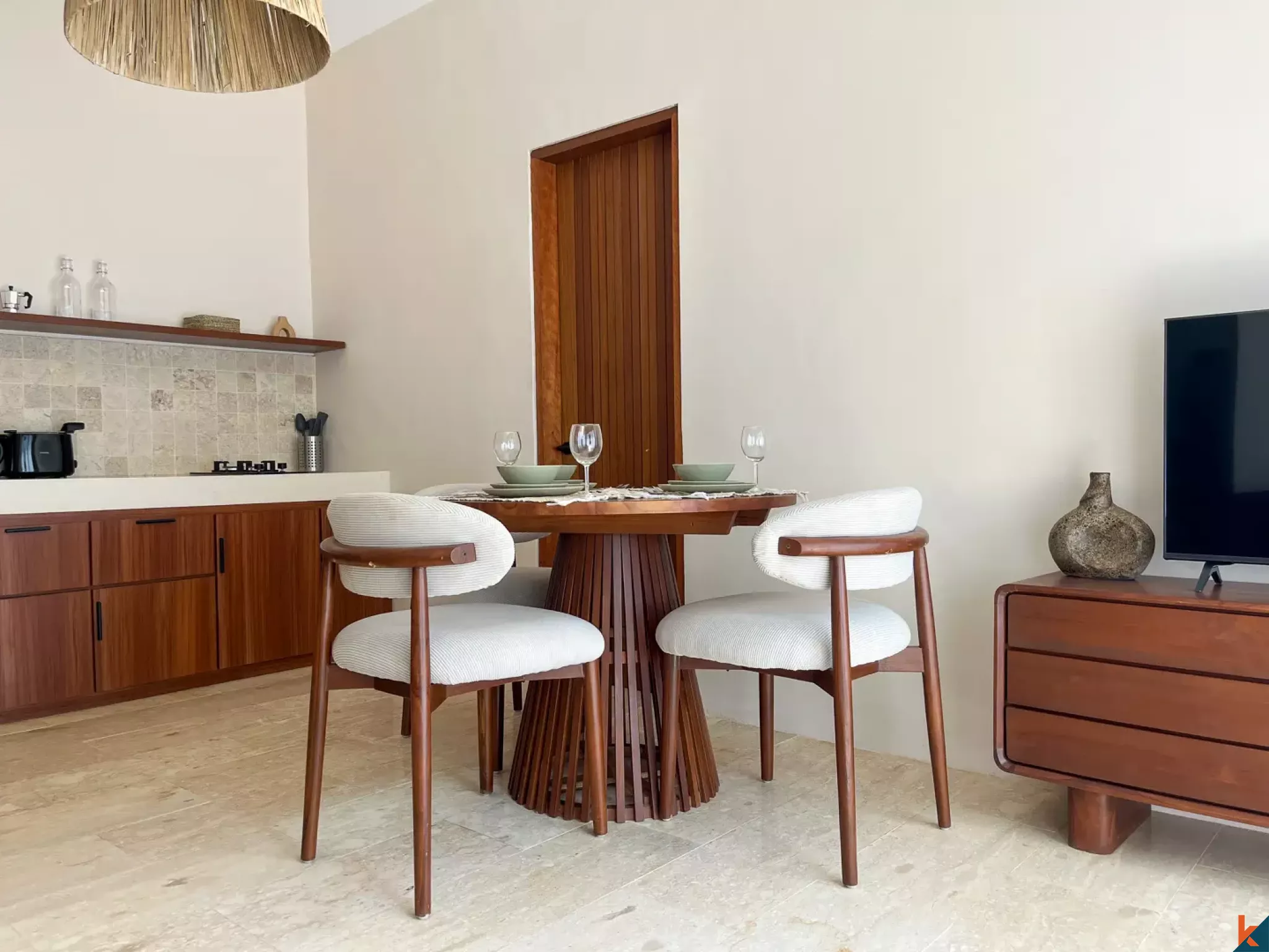 Appartement calme d'une chambre à louer à Bingin