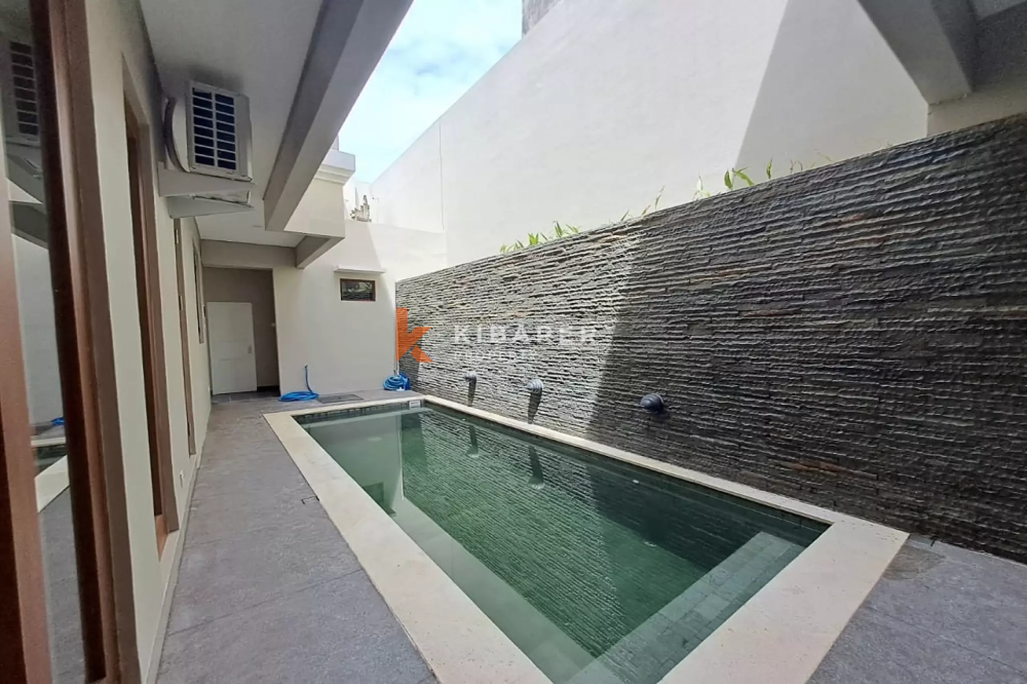 Rumah Modern Tiga Kamar Tidur untuk Hunian yang Nyaman di Dekat Sanur