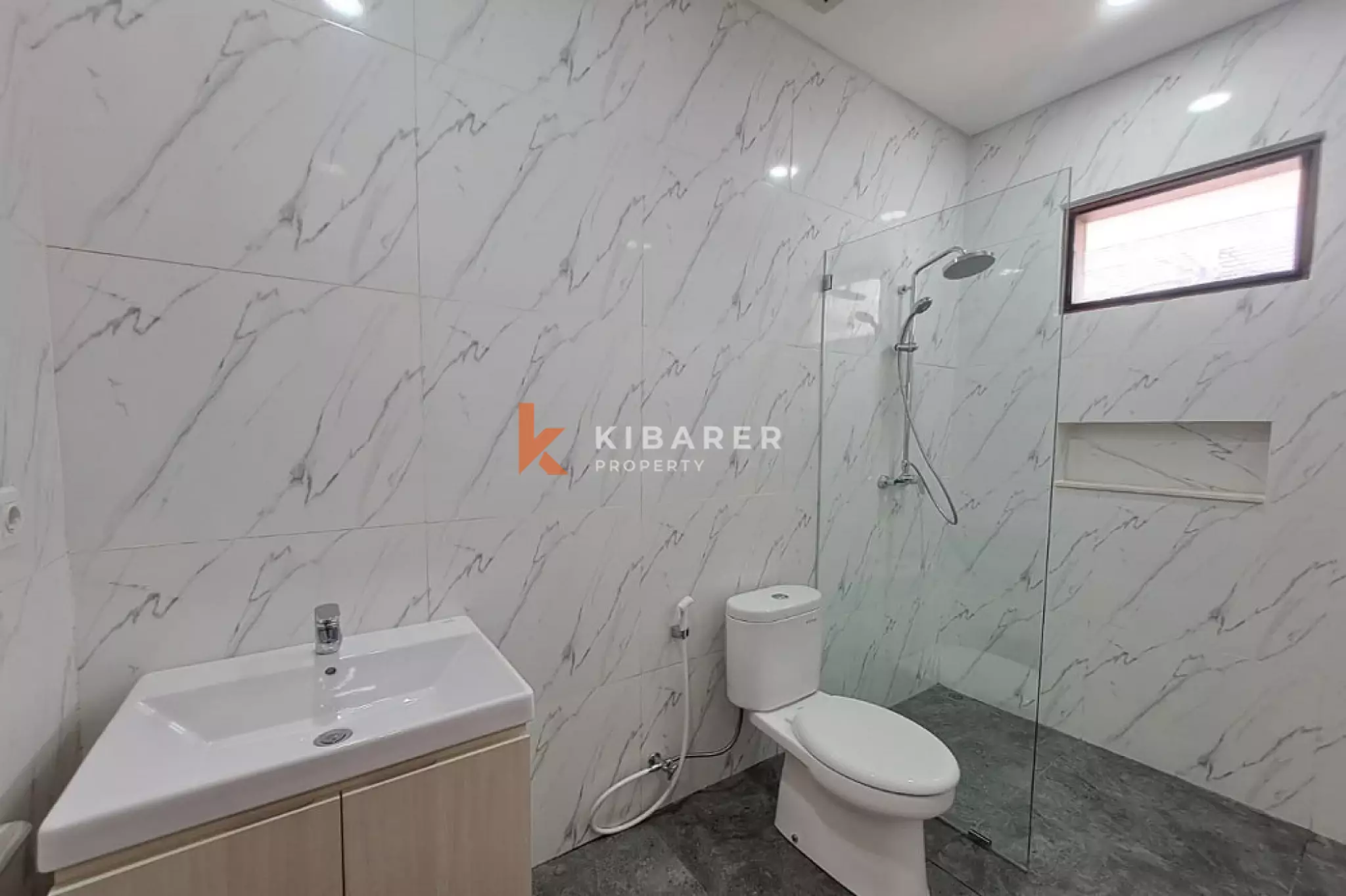 Rumah Modern Tiga Kamar Tidur untuk Hunian yang Nyaman di Dekat Sanur