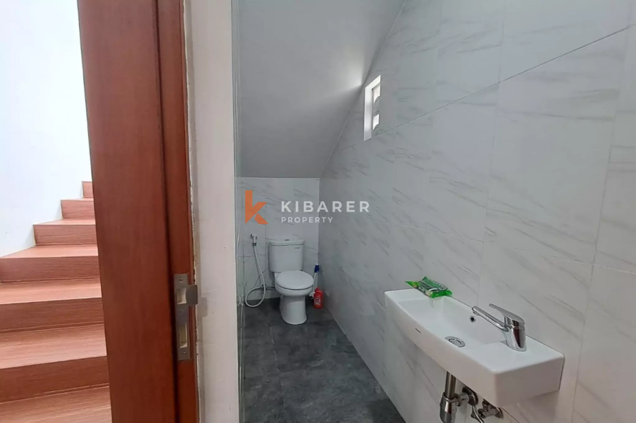 Rumah Modern Tiga Kamar Tidur untuk Hunian yang Nyaman di Dekat Sanur