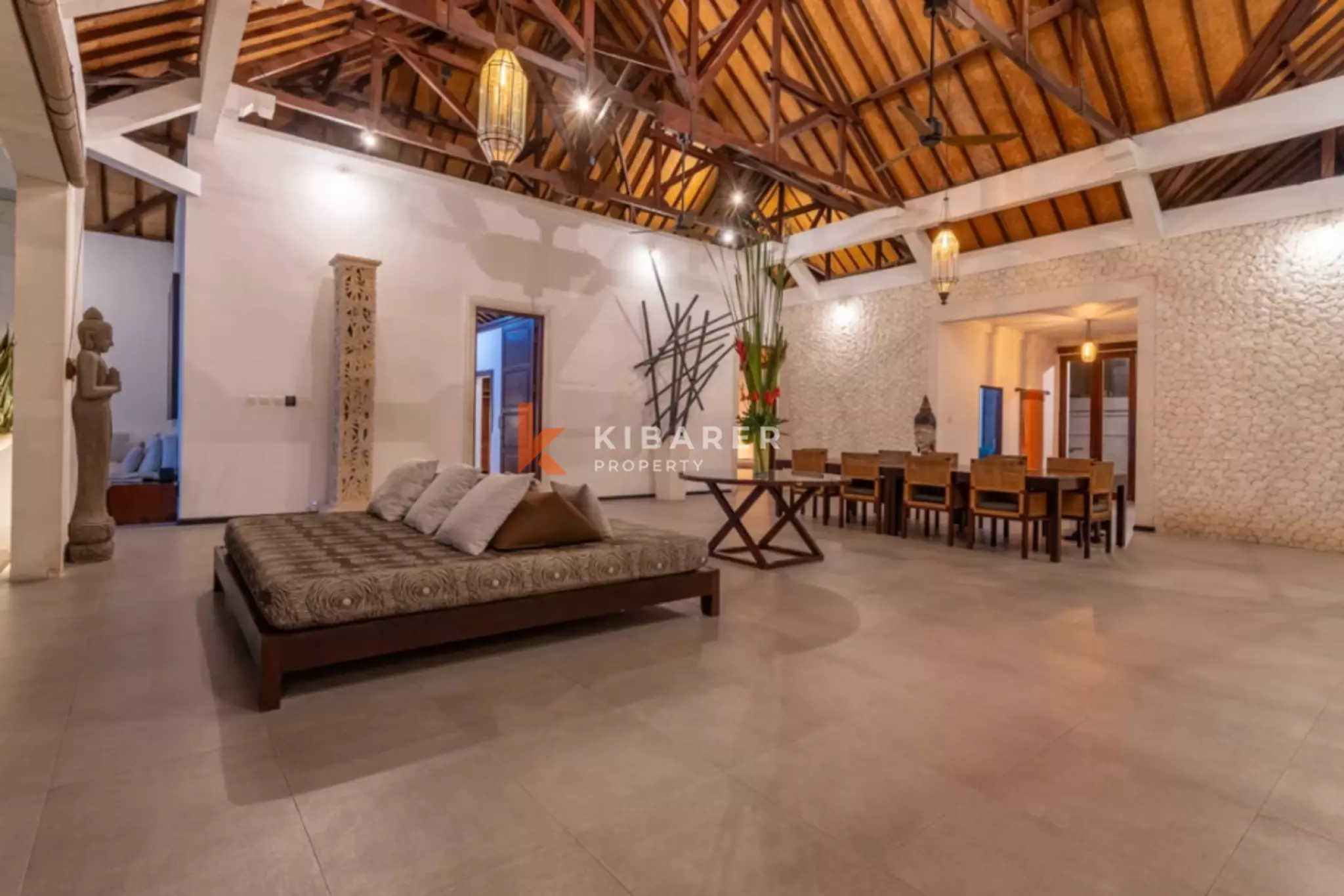 Tropical Hideaway - Vila Lima Kamar Tidur yang Luas di Segitiga Emas Seminyak