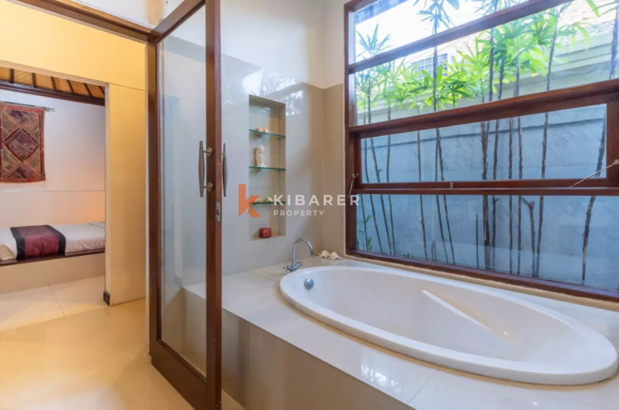 Tropical Hideaway - Vila Lima Kamar Tidur yang Luas di Segitiga Emas Seminyak