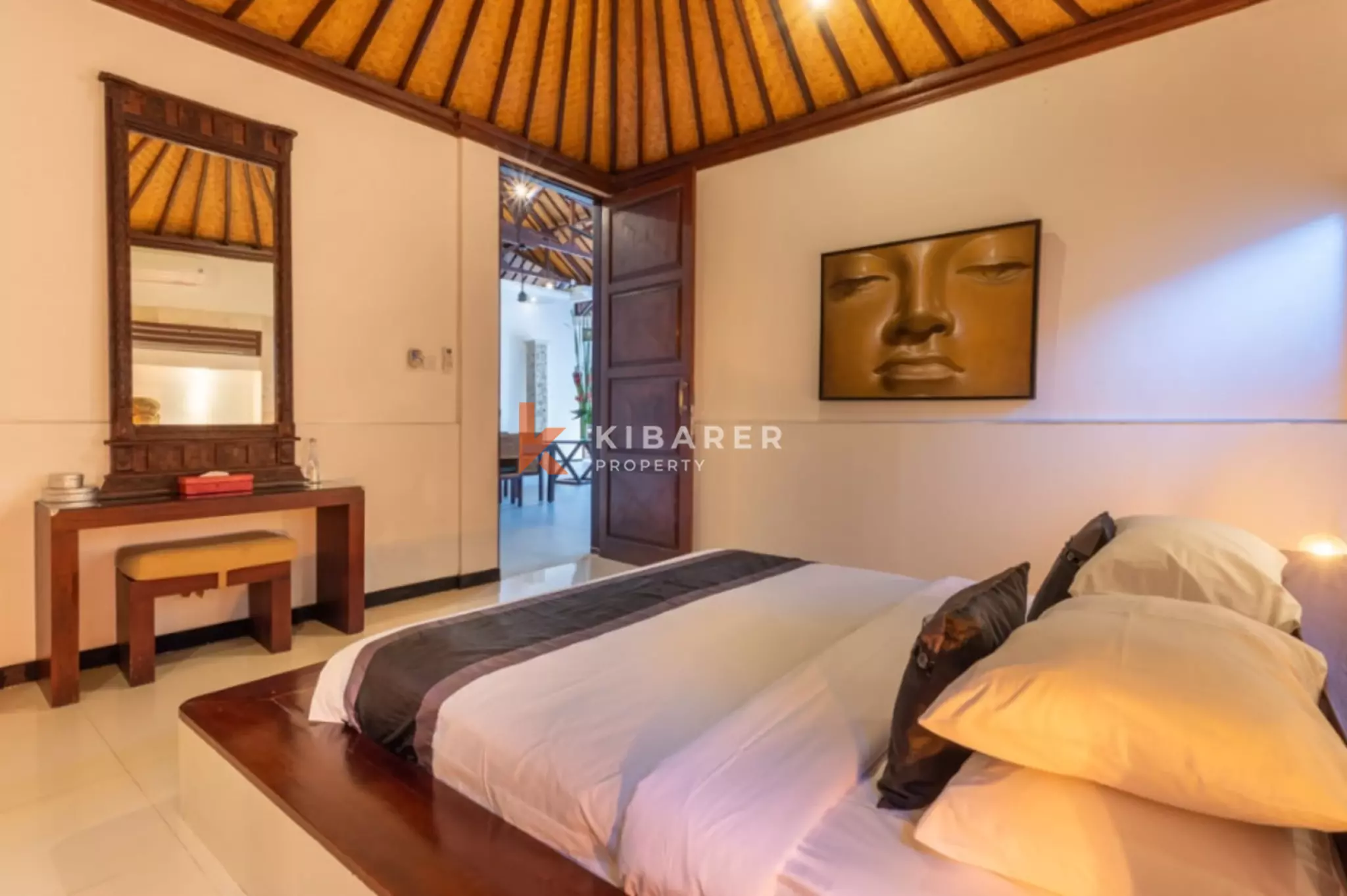 Tropical Hideaway - Vila Lima Kamar Tidur yang Luas di Segitiga Emas Seminyak