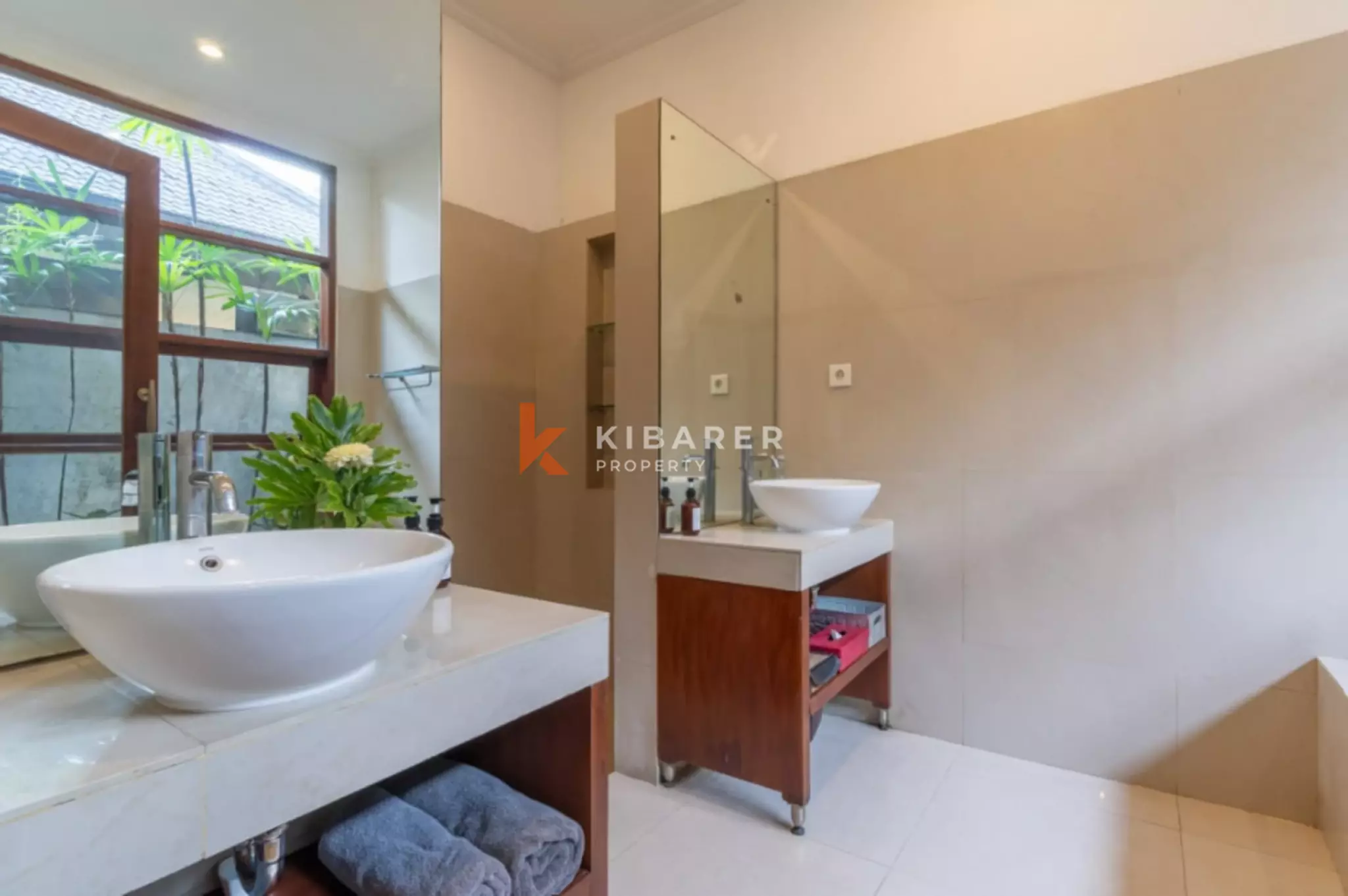 Tropical Hideaway - Vila Lima Kamar Tidur yang Luas di Segitiga Emas Seminyak