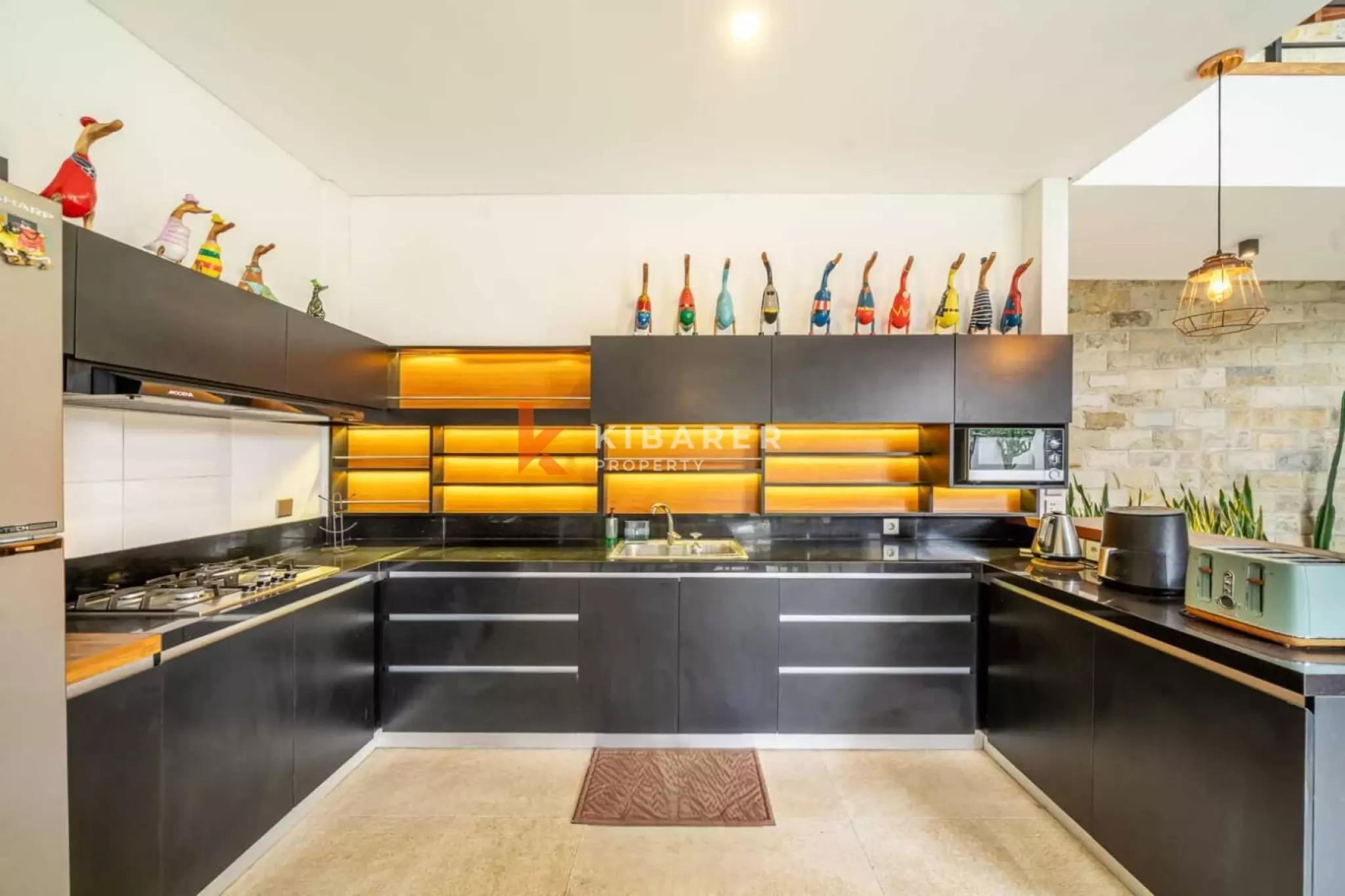 Tetap Bugar dan Bersantai - Vila Tiga Kamar Tidur di Canggu dengan Gym dan Area Santai Atap