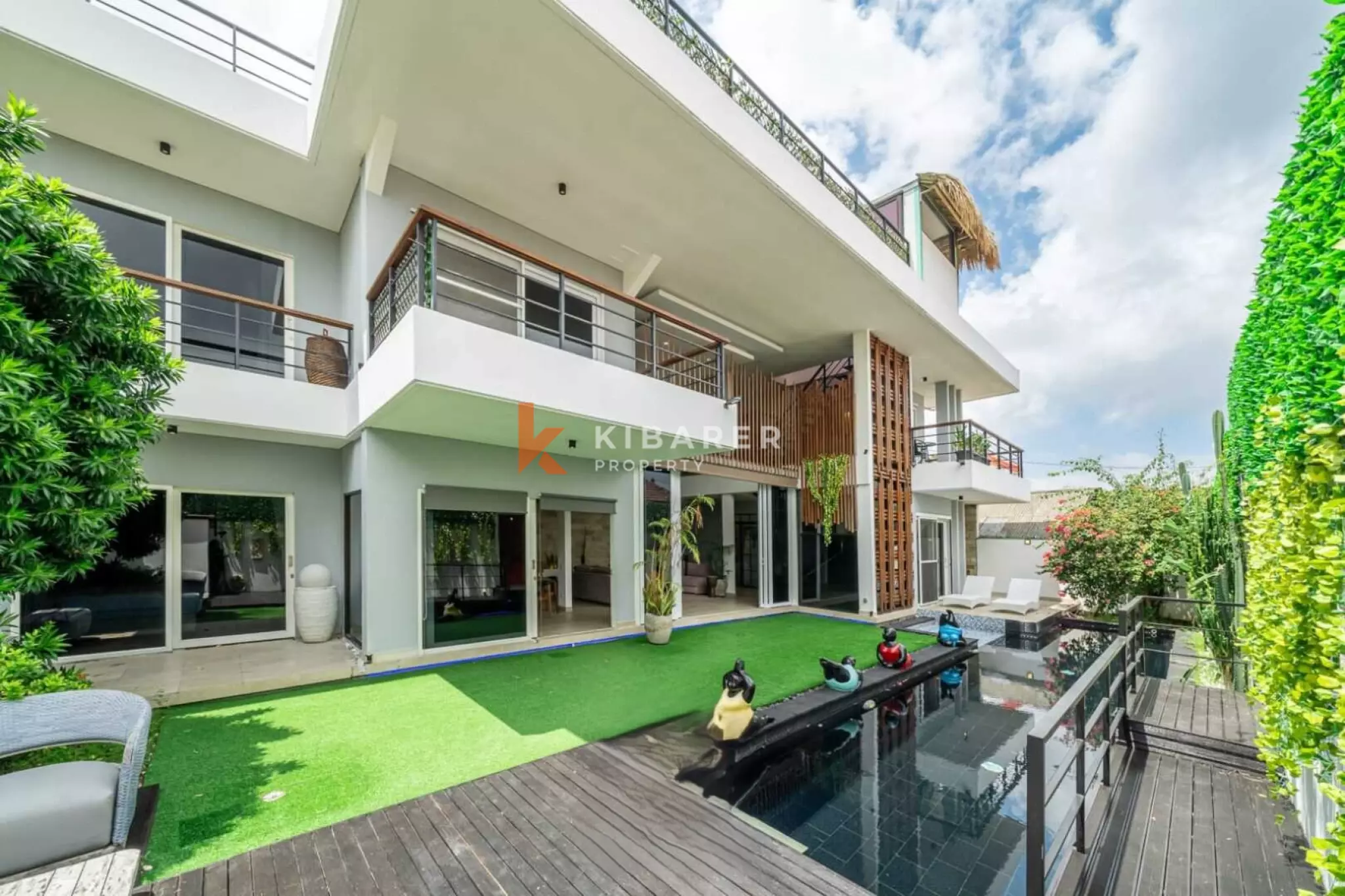 Tetap Bugar dan Bersantai - Vila Tiga Kamar Tidur di Canggu dengan Gym dan Area Santai Atap