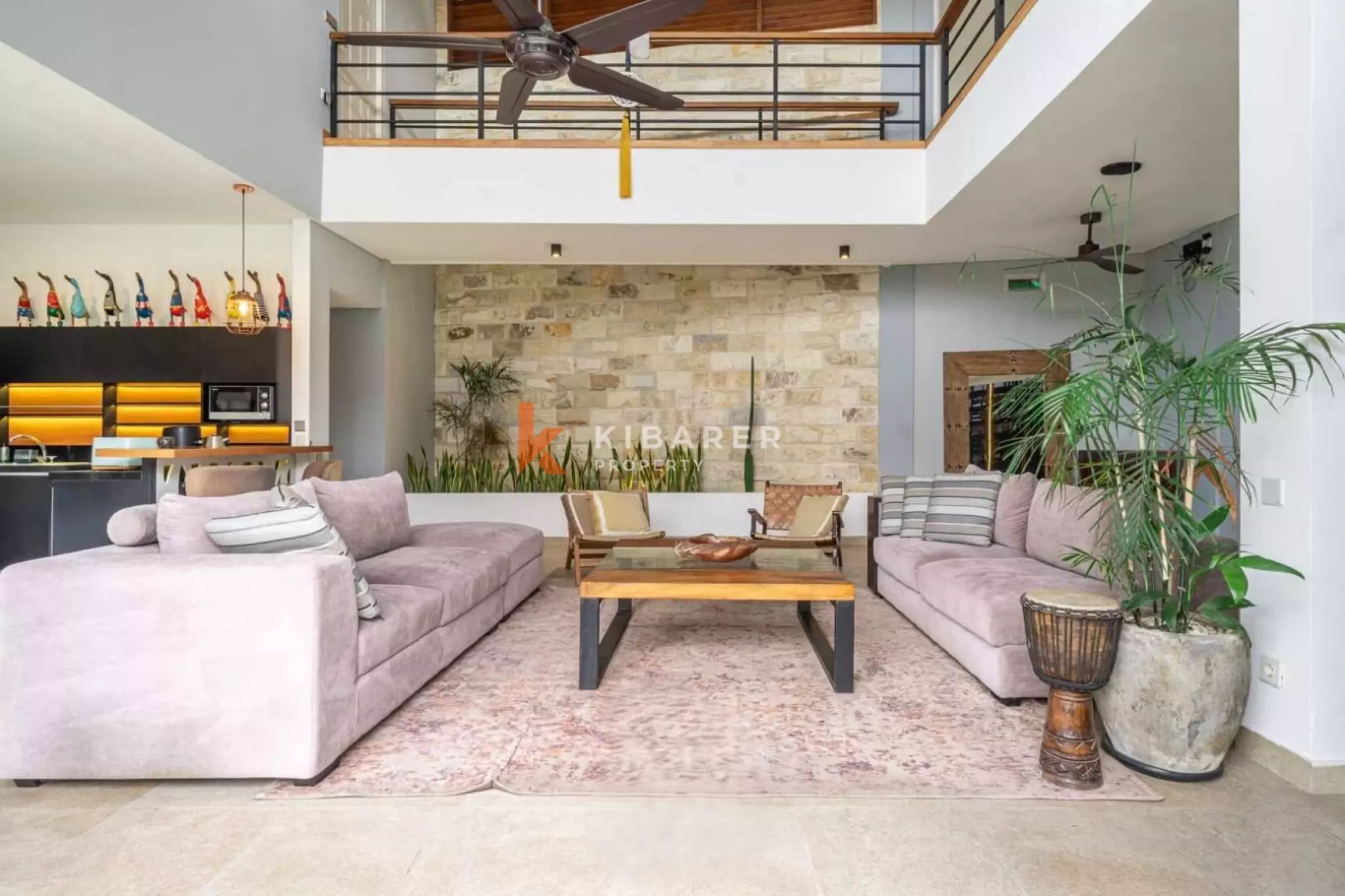 Tetap Bugar dan Bersantai - Vila Tiga Kamar Tidur di Canggu dengan Gym dan Area Santai Atap