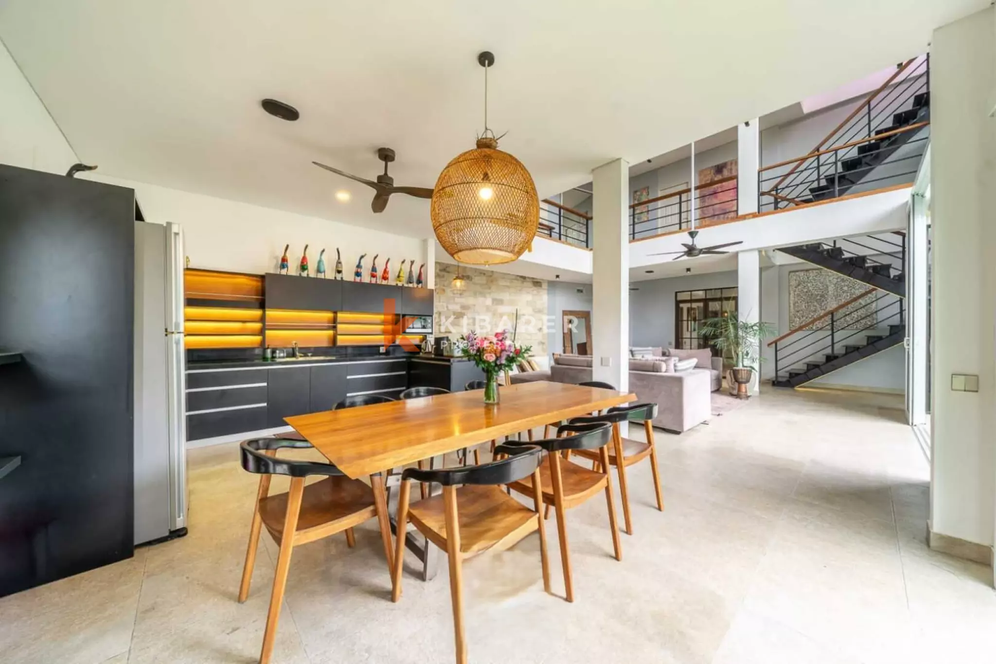 Tetap Bugar dan Bersantai - Vila Tiga Kamar Tidur di Canggu dengan Gym dan Area Santai Atap