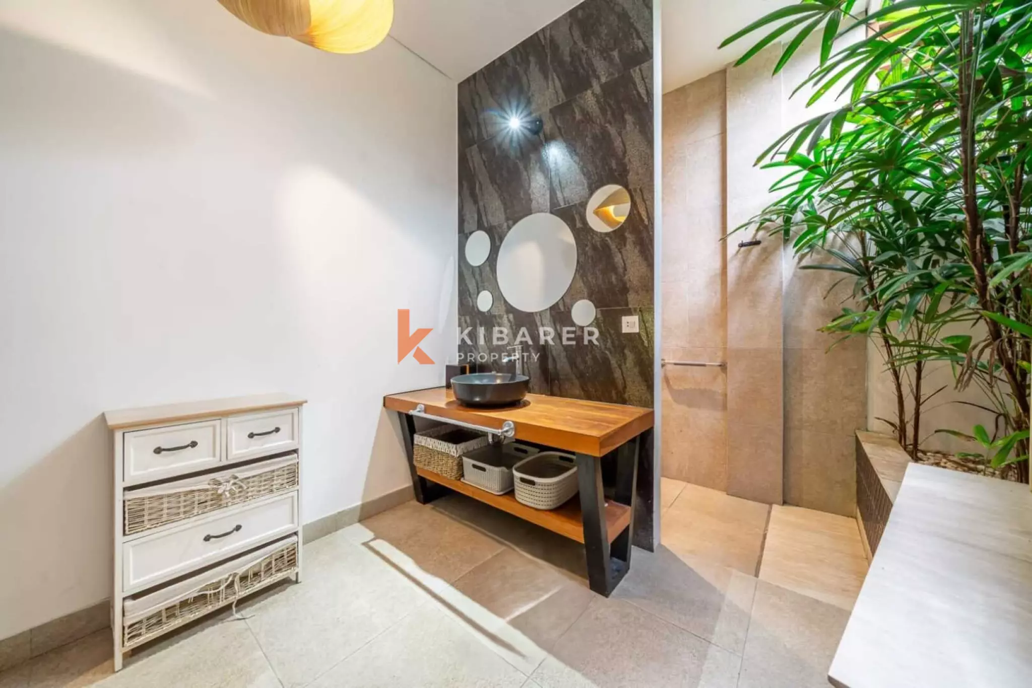 Tetap Bugar dan Bersantai - Vila Tiga Kamar Tidur di Canggu dengan Gym dan Area Santai Atap