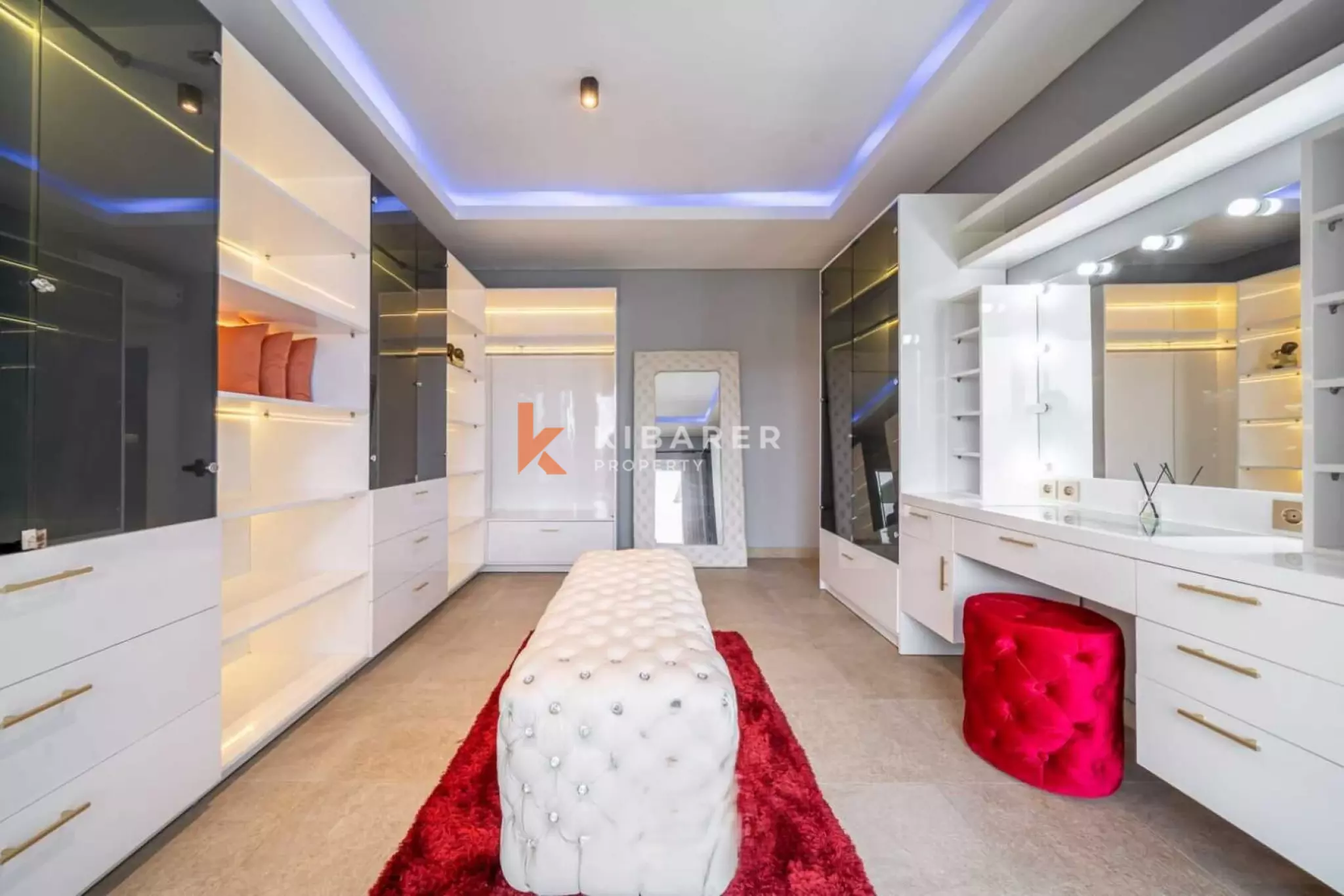 Tetap Bugar dan Bersantai - Vila Tiga Kamar Tidur di Canggu dengan Gym dan Area Santai Atap