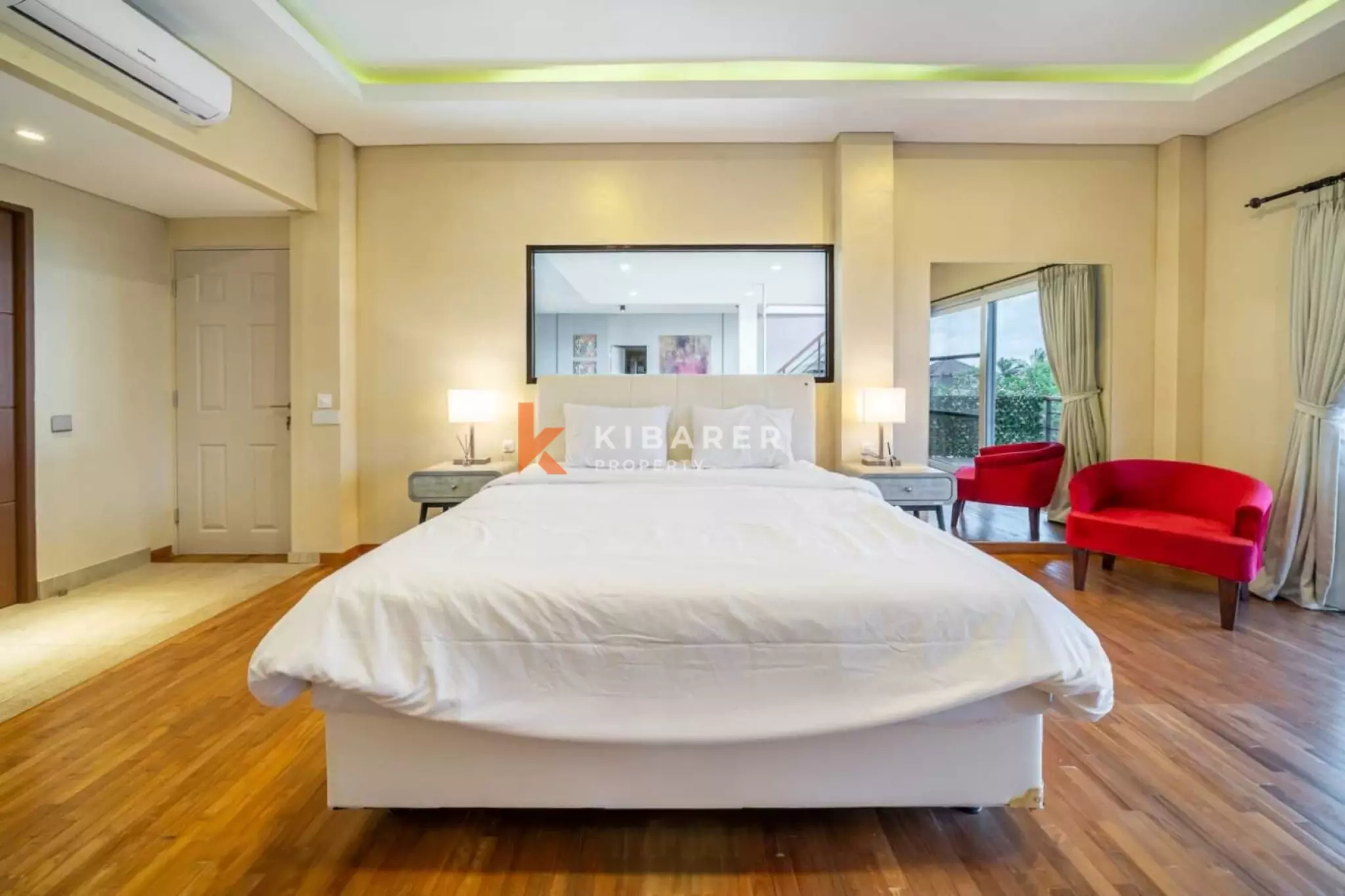 Tetap Bugar dan Bersantai - Vila Tiga Kamar Tidur di Canggu dengan Gym dan Area Santai Atap