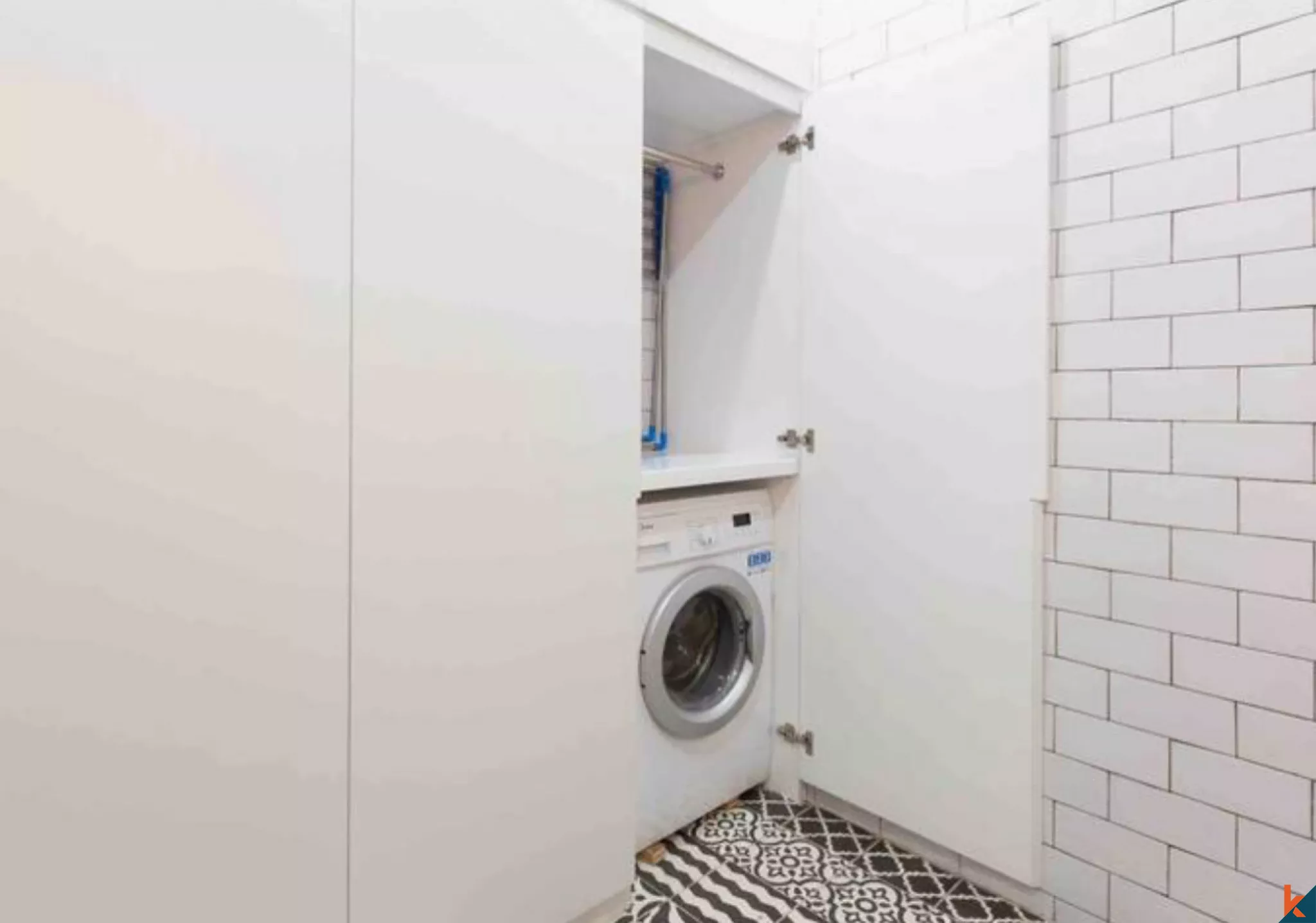 Villa compacte de trois chambres à vendre en pleine propriété dans le quartier résidentiel de Jimbaran