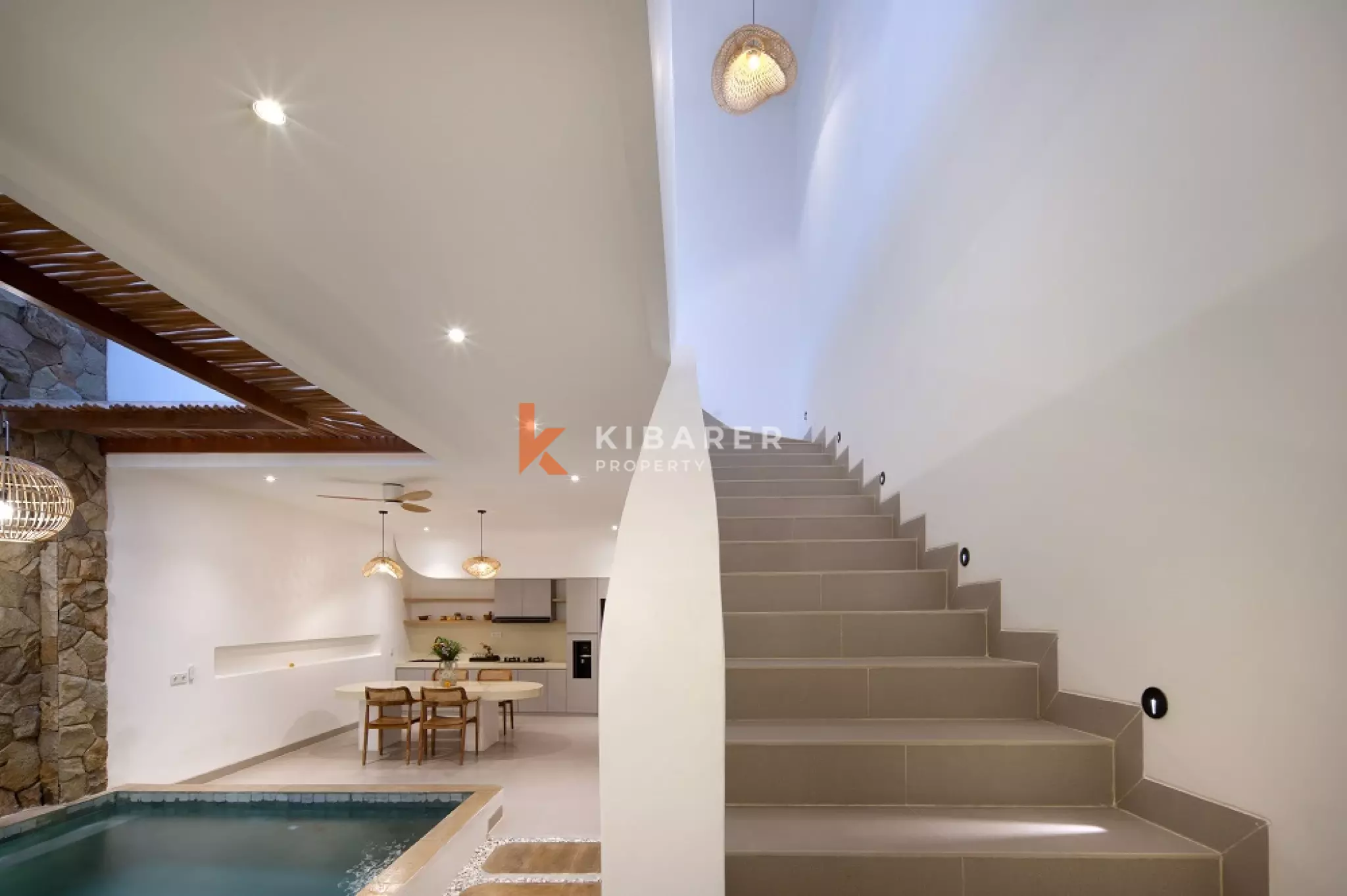 Vila Dua Kamar Tidur dengan Kolam Renang Dalam Ruangan yang Elegan di Berawa