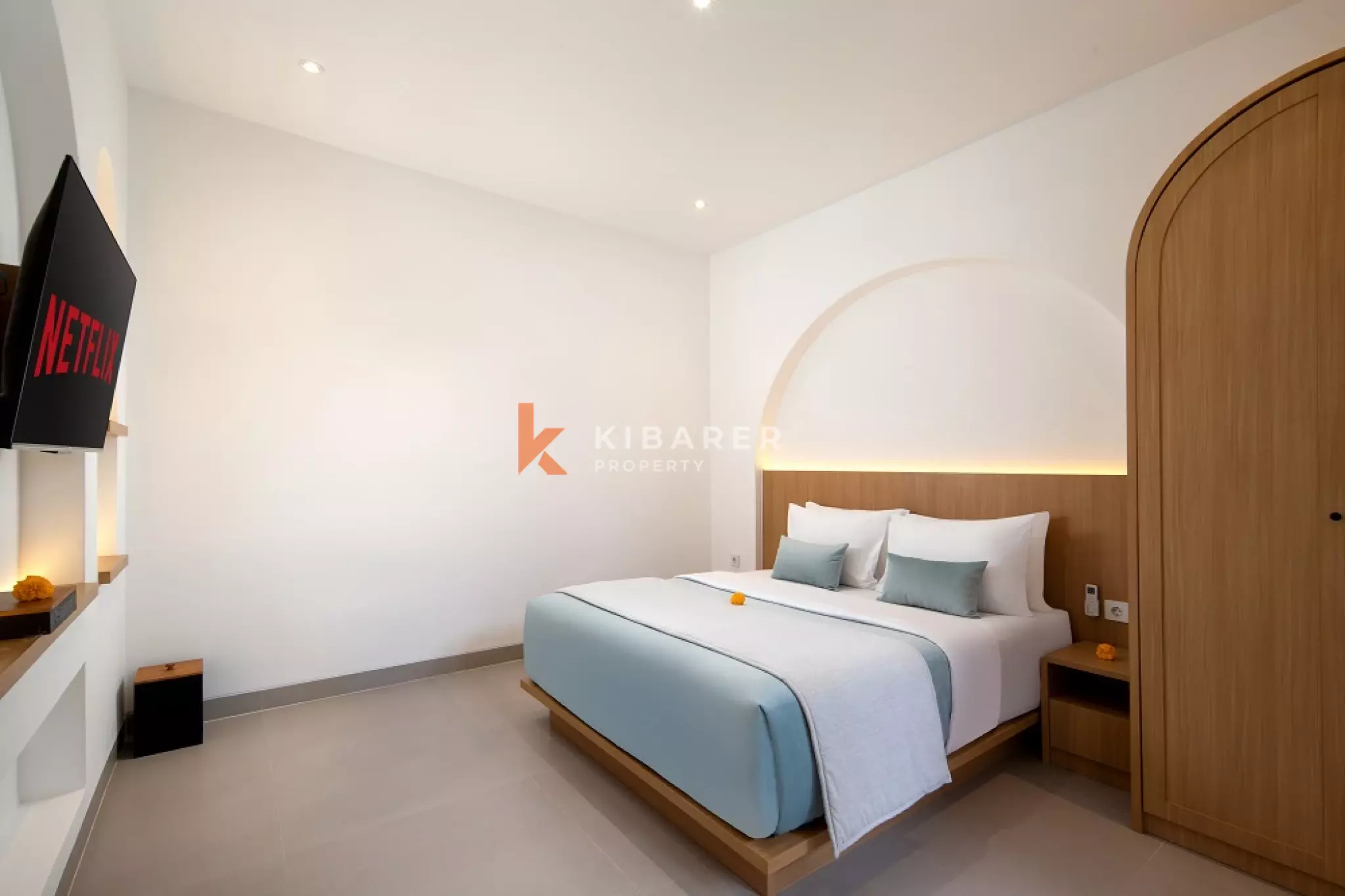 Vila Dua Kamar Tidur dengan Kolam Renang Dalam Ruangan yang Elegan di Berawa