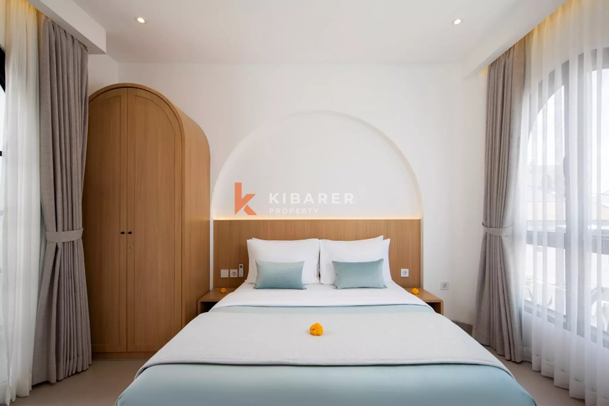 Vila Dua Kamar Tidur dengan Kolam Renang Dalam Ruangan yang Elegan di Berawa