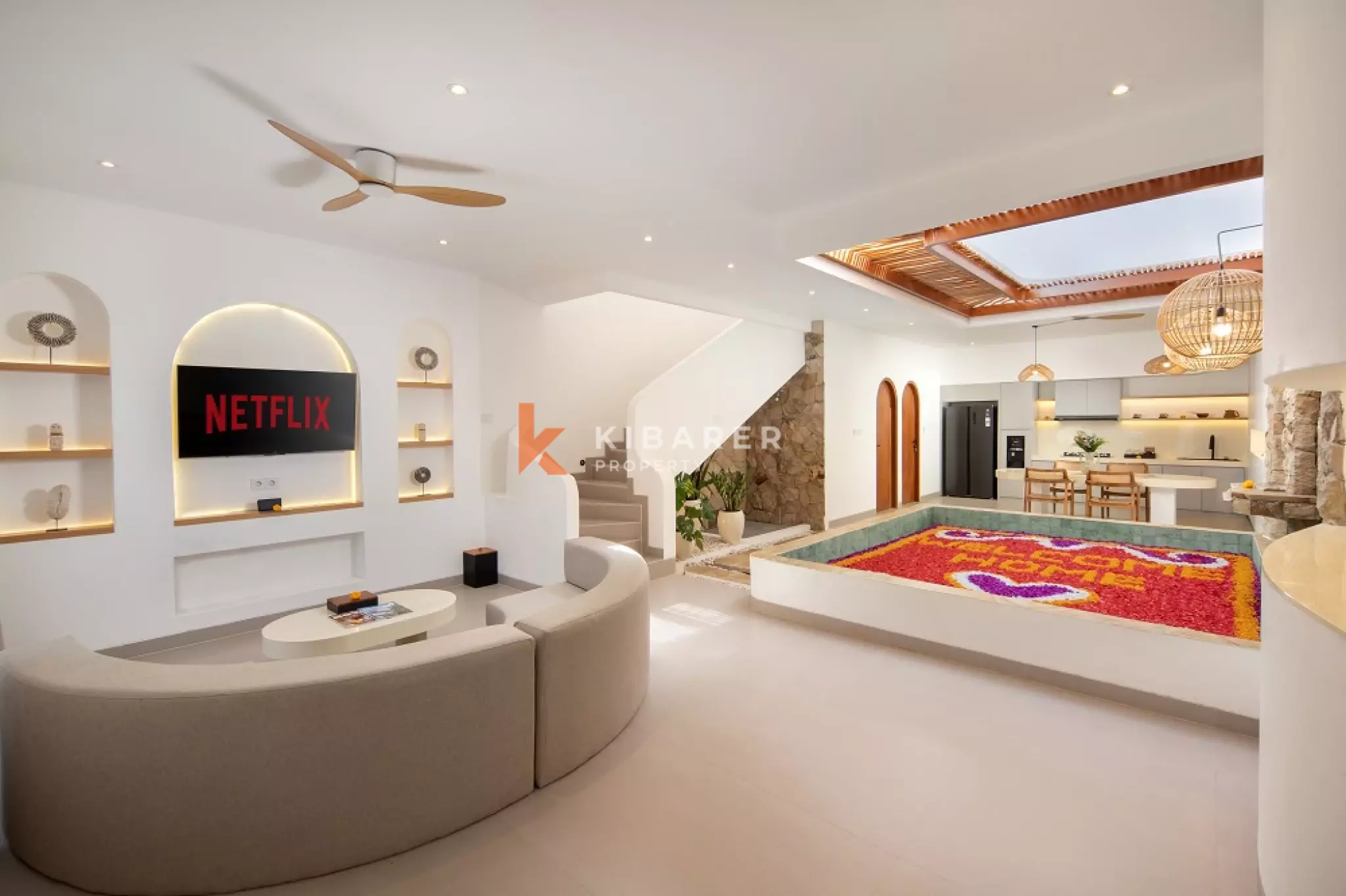 Vila Dua Kamar Tidur dengan Kolam Renang Dalam Ruangan yang Elegan di Berawa