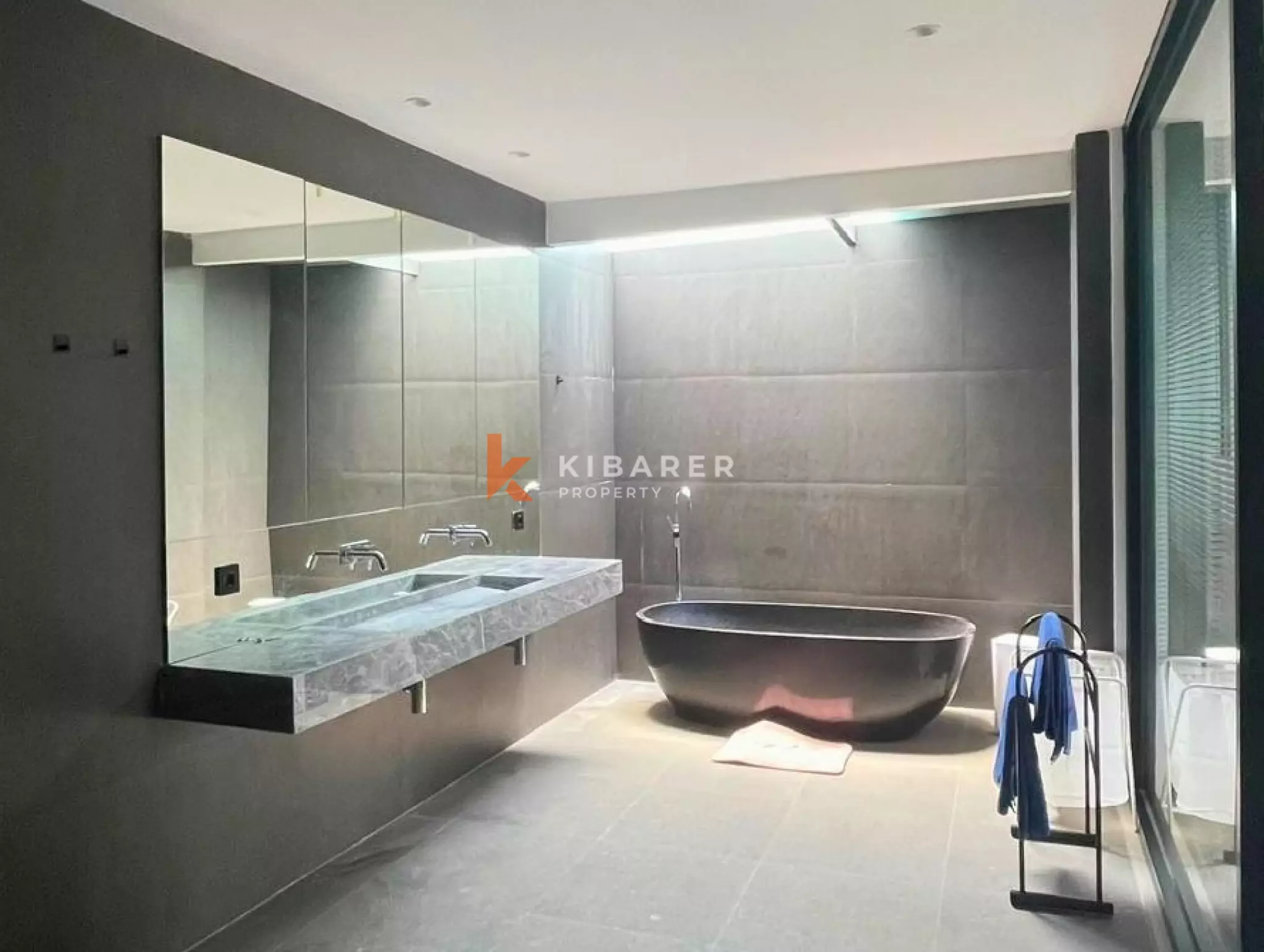 Vila Tropis Dua Kamar Tidur dengan Kolam Renang di Umalas yang Strategis