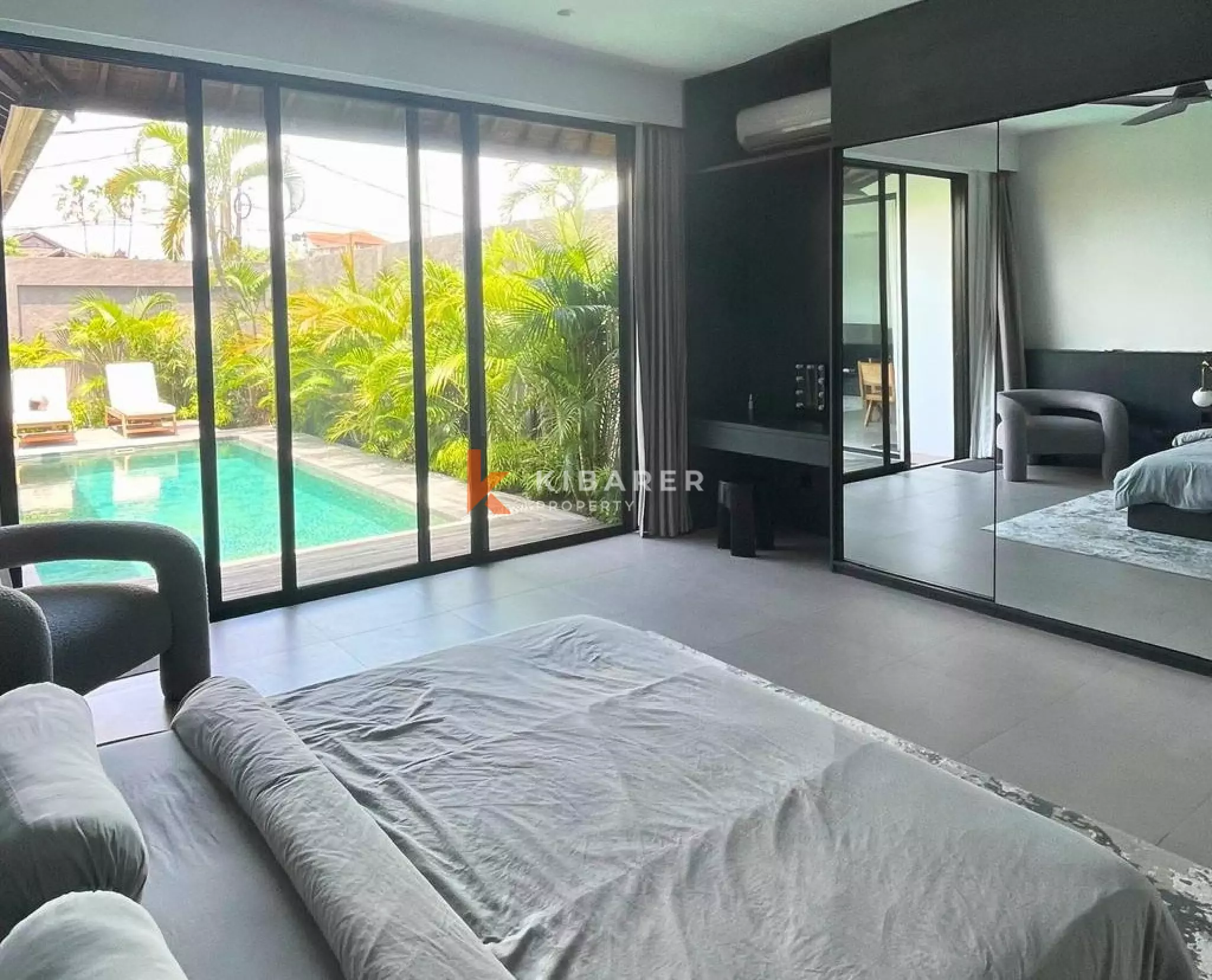 Vila Tropis Dua Kamar Tidur dengan Kolam Renang di Umalas yang Strategis