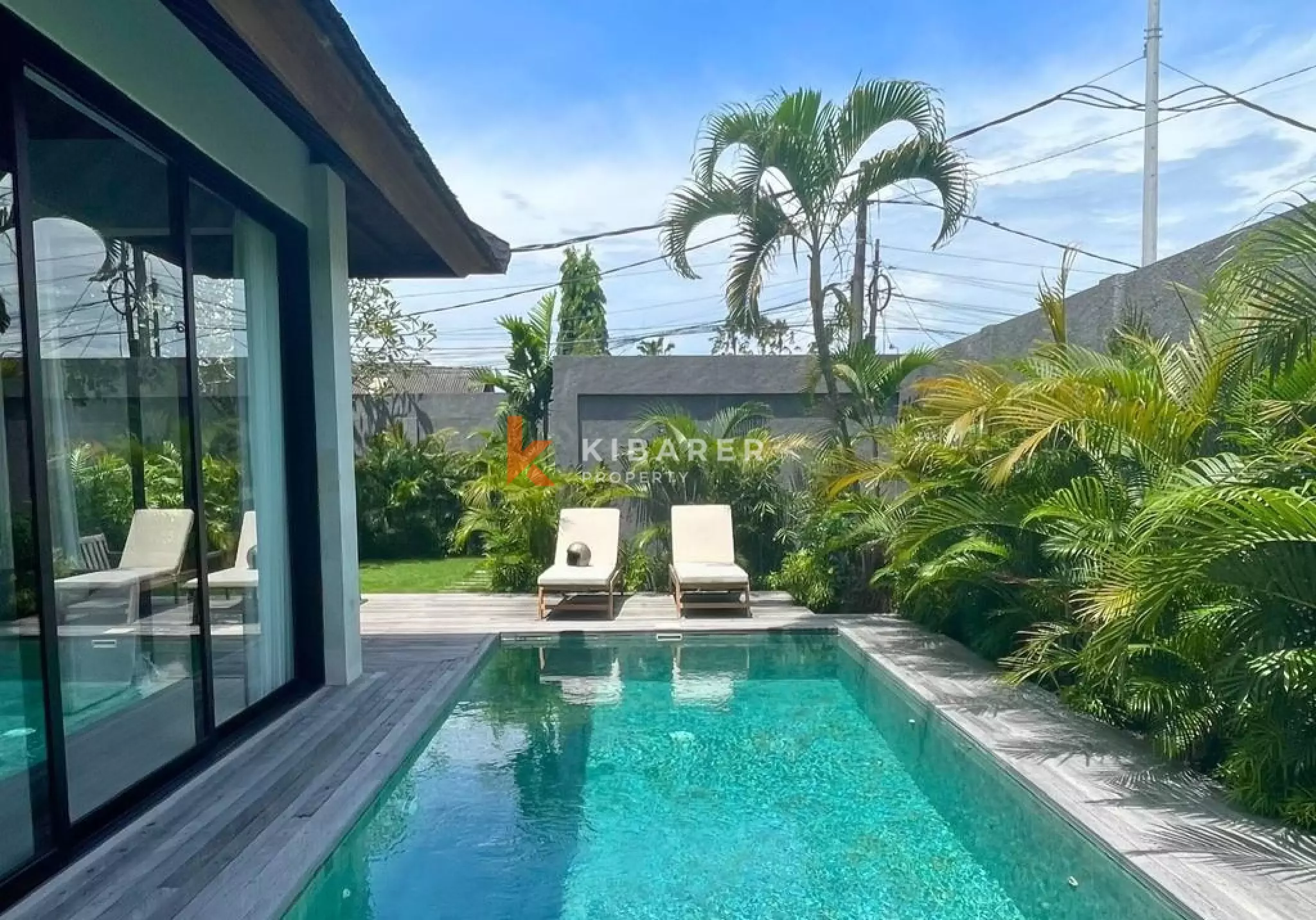 Vila Tropis Dua Kamar Tidur dengan Kolam Renang di Umalas yang Strategis