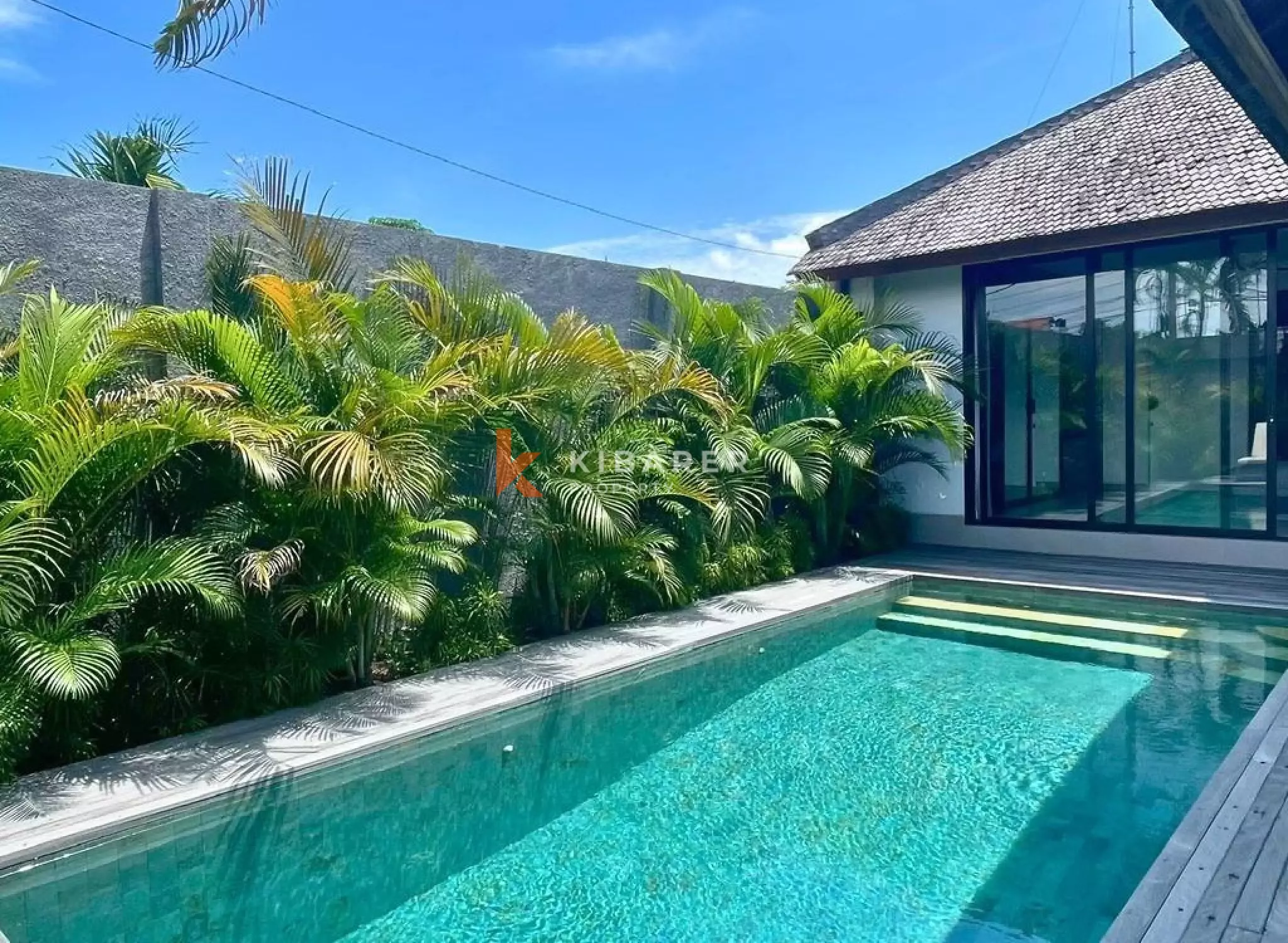 Vila Tropis Dua Kamar Tidur dengan Kolam Renang di Umalas yang Strategis