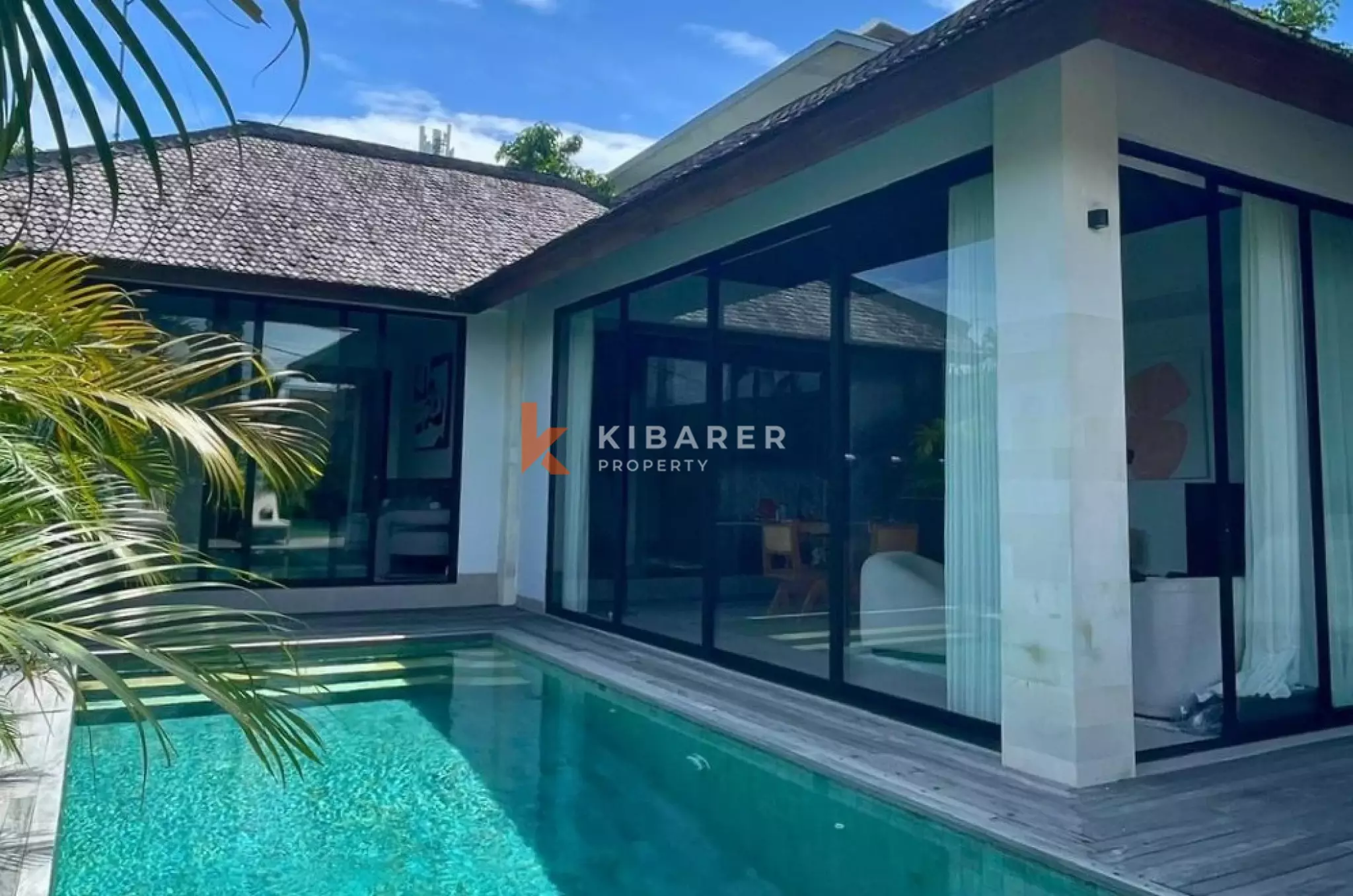 Vila Tropis Dua Kamar Tidur dengan Kolam Renang di Umalas yang Strategis