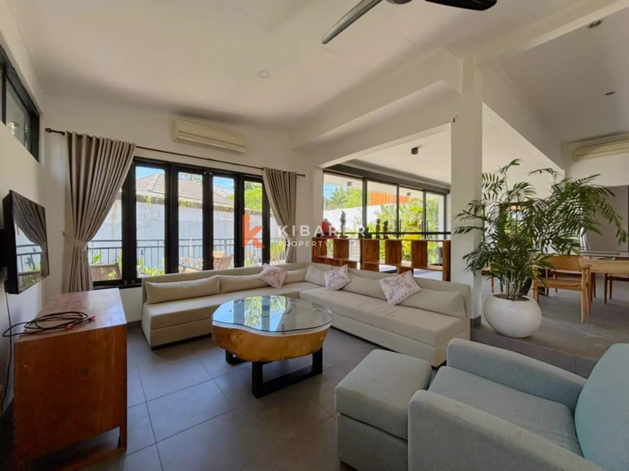 Superbe villa fermée de cinq chambres récemment rénovée à Umalas