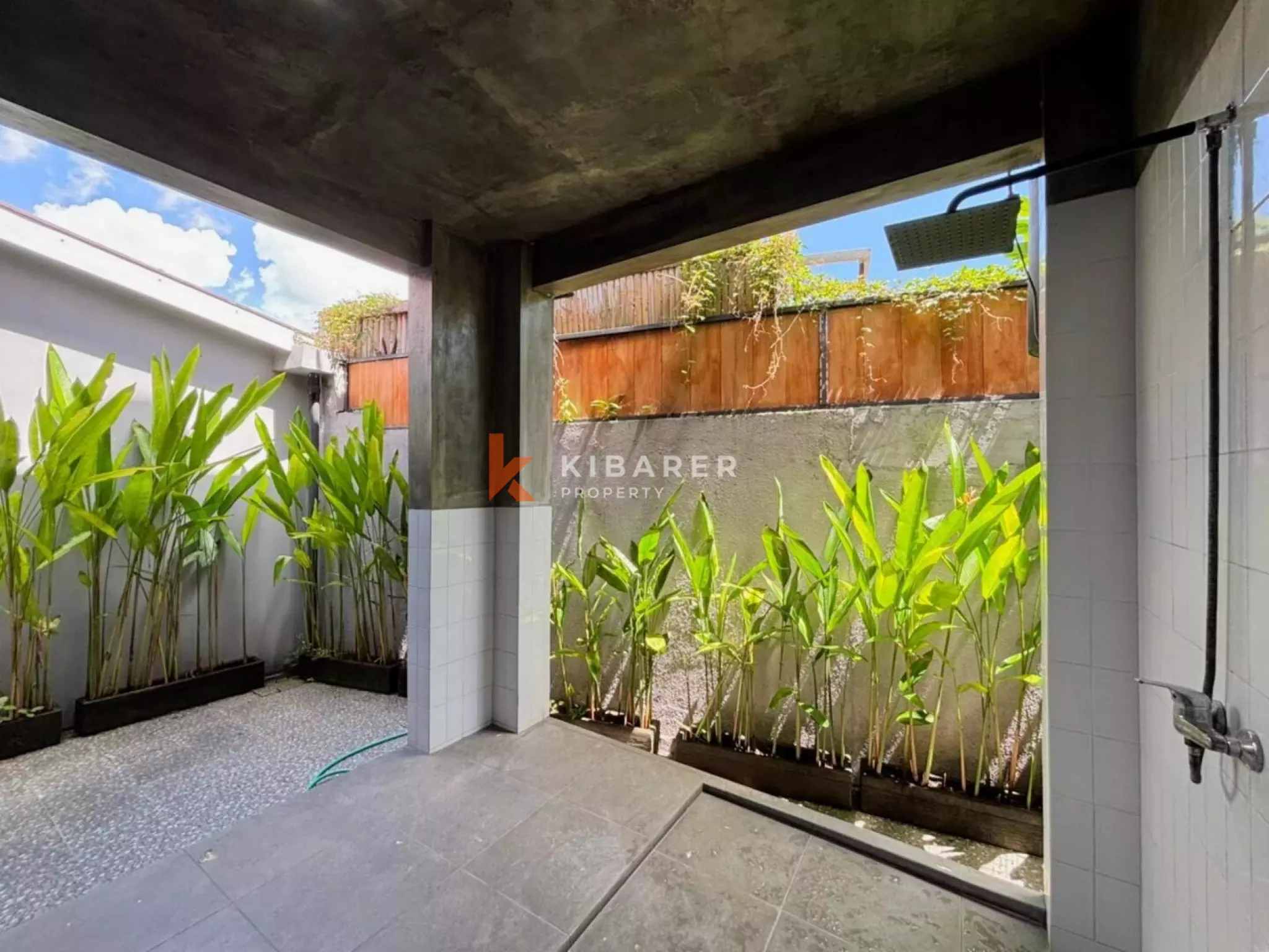 Superbe villa fermée de cinq chambres récemment rénovée à Umalas