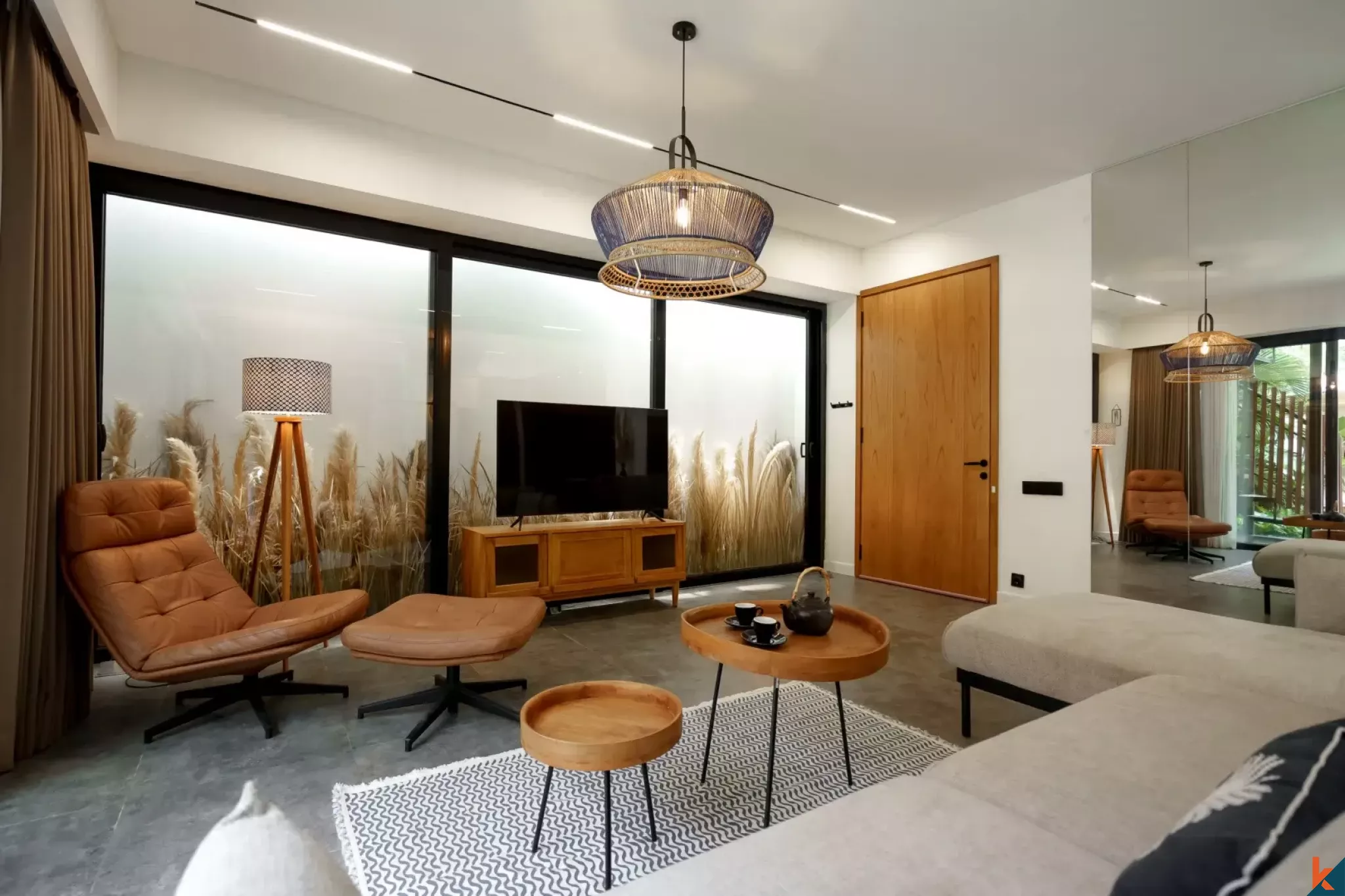 Villa Sewa Tiga Kamar Tidur Modern Dekat Pantai di Canggu