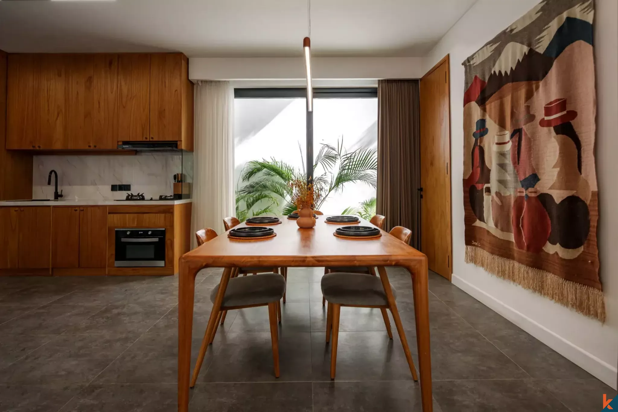 Villa Sewa Tiga Kamar Tidur Modern Dekat Pantai di Canggu