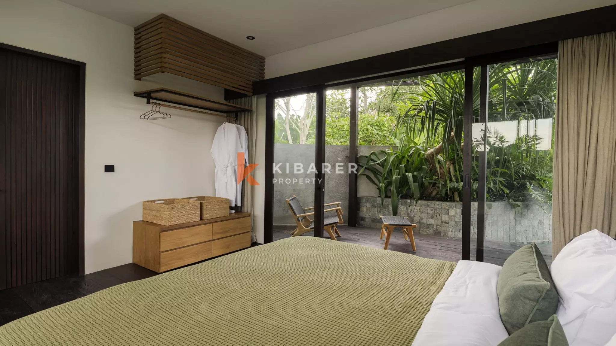 Vila Tiga Kamar Tidur Modern Elegan untuk Hunian Pribadi di Cemagi