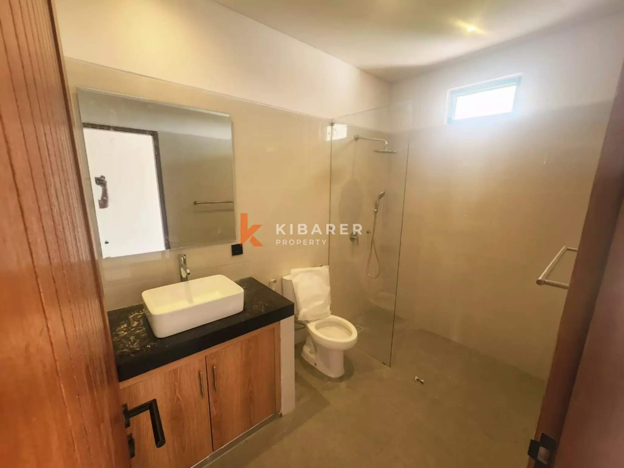 Vila Minimalis Dua Kamar Tidur Dekat Pantai – Tanpa Perabot, Pererenan