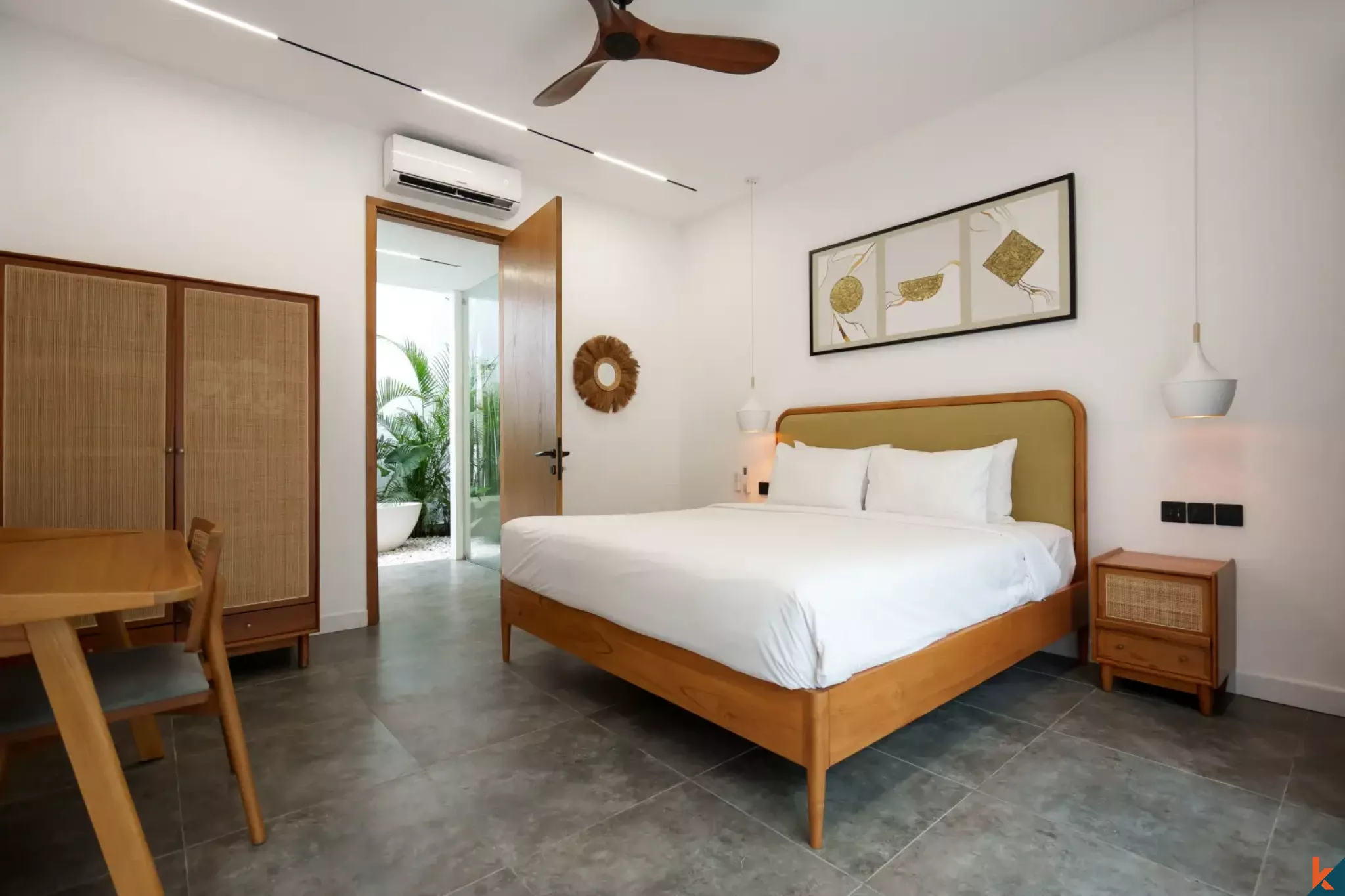 Villa Sewa Berbentuk Villa dengan 4 Kamar Tidur di Dekat Pantai di Canggu