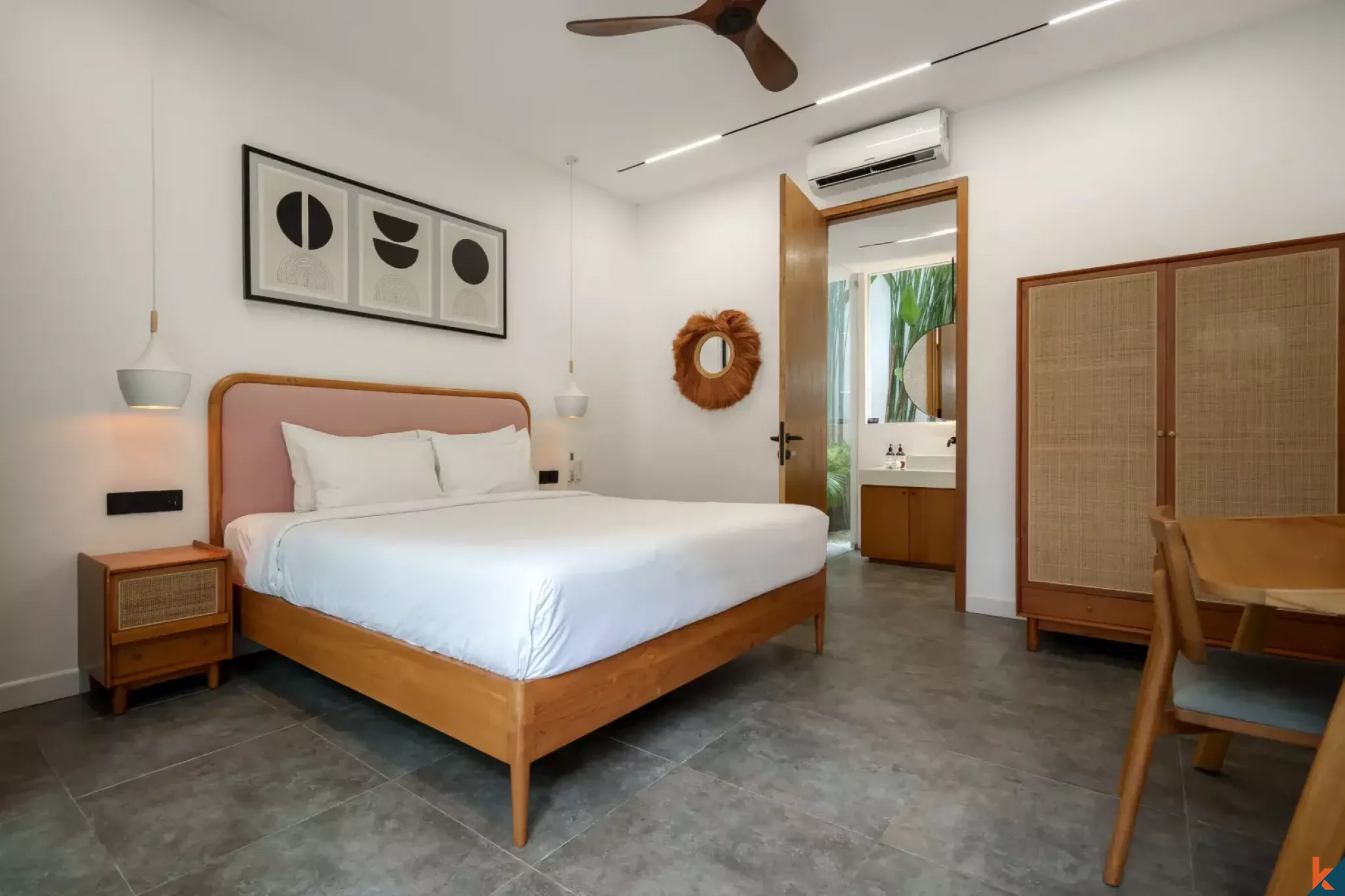 Villa Sewa Berbentuk Villa dengan 4 Kamar Tidur di Dekat Pantai di Canggu