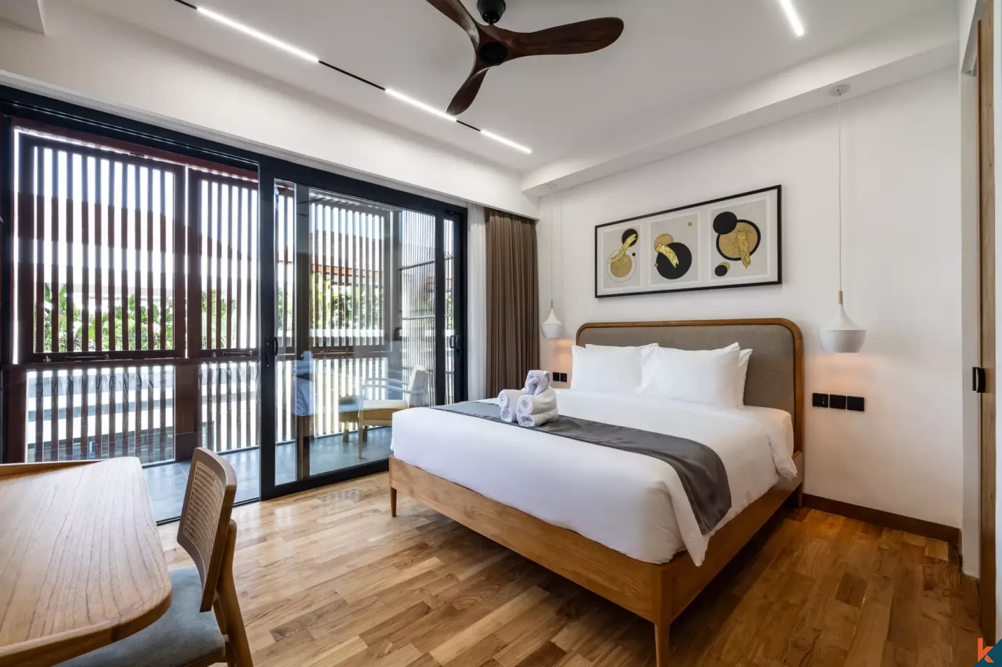 Villa Sewa Berbentuk Villa dengan 4 Kamar Tidur di Dekat Pantai di Canggu