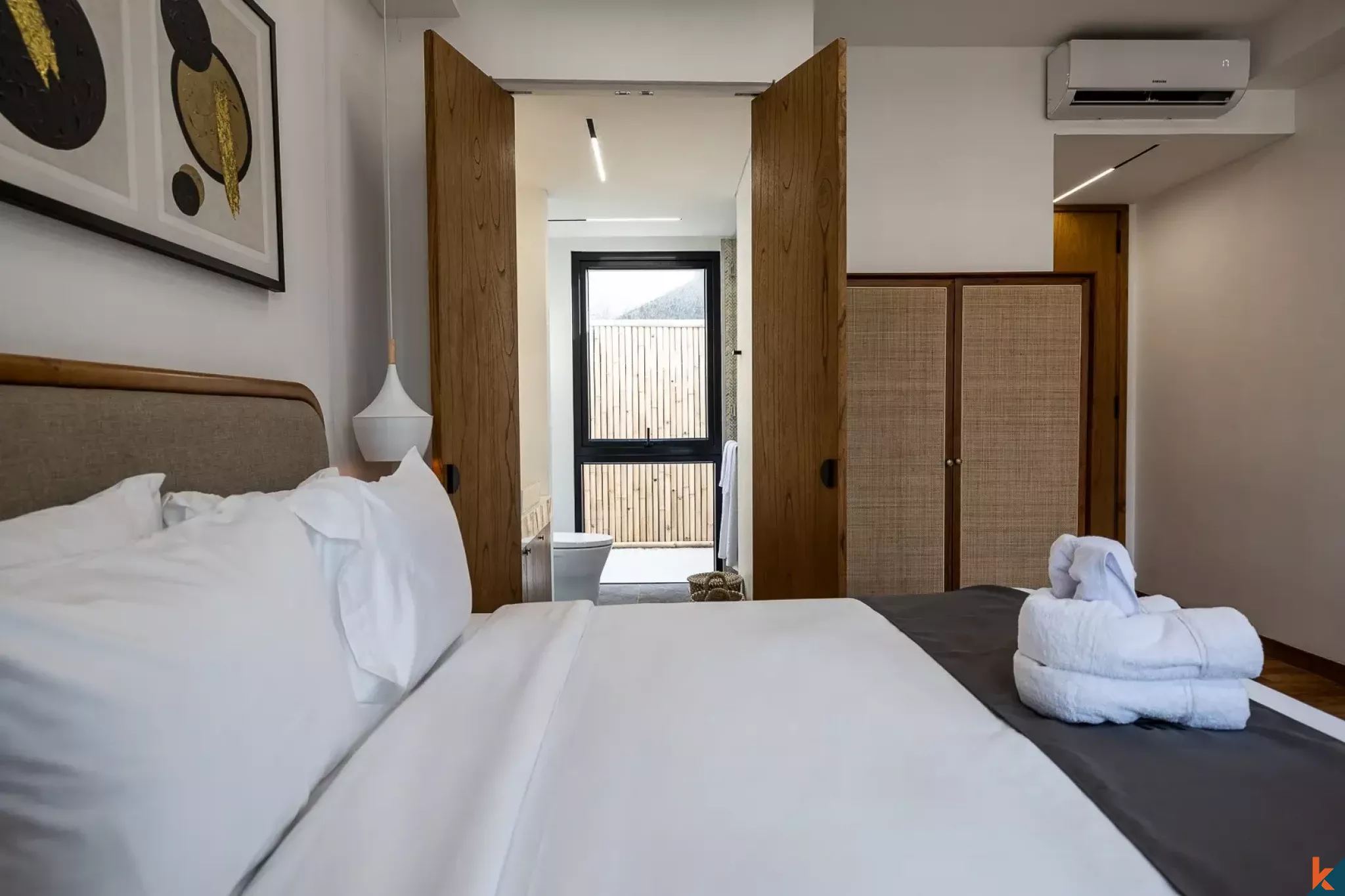 Villa Sewa Berbentuk Villa dengan 4 Kamar Tidur di Dekat Pantai di Canggu