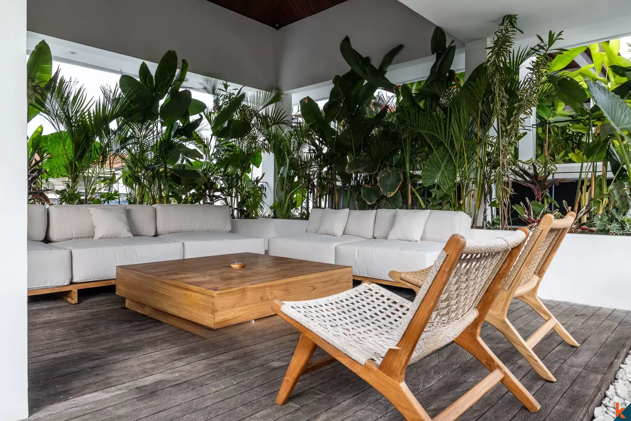 Villa Sewa Berbentuk Villa dengan 4 Kamar Tidur di Dekat Pantai di Canggu